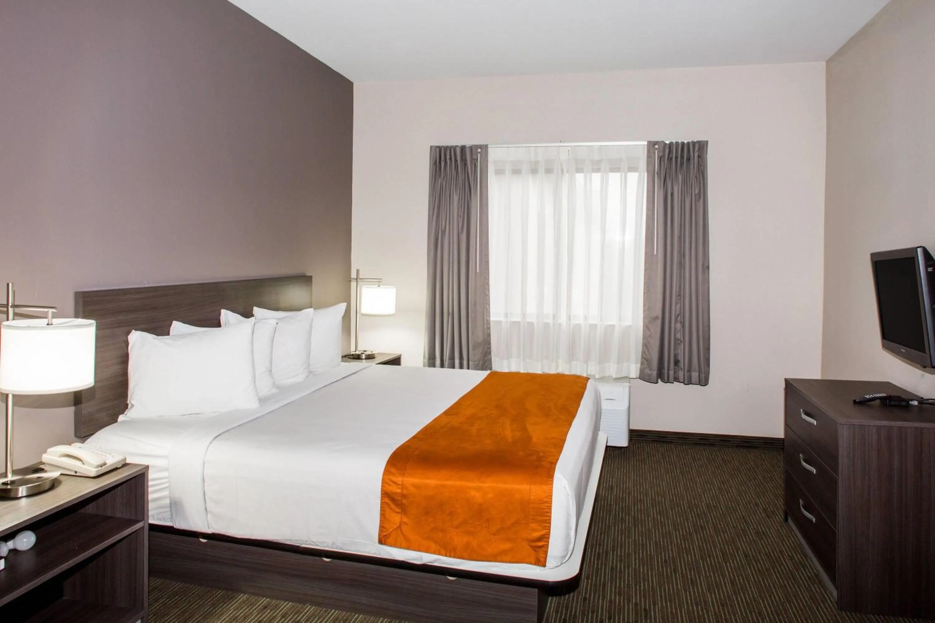Photo of the whole room, Bed in Days Inn & Suites by Wyndham Orlando Airport