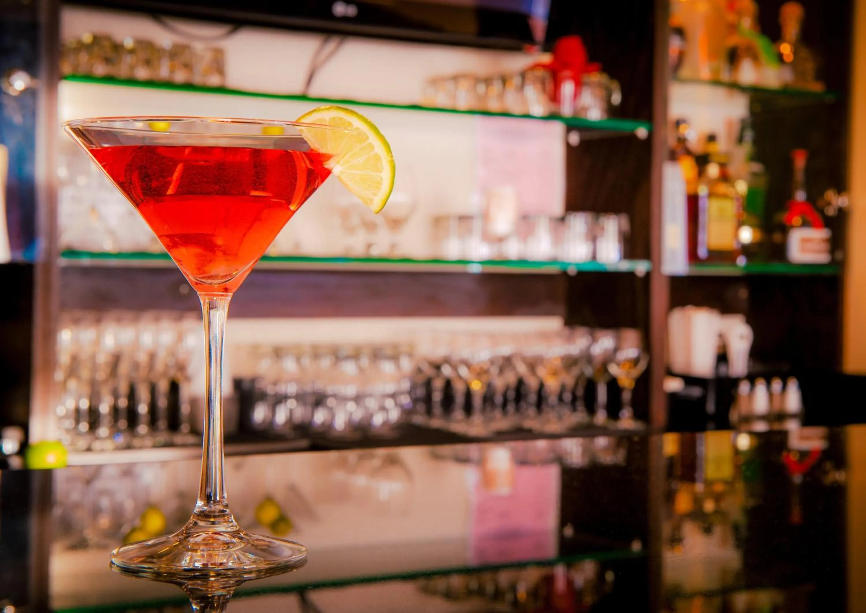 Lounge or bar in Holiday Inn Oceanside Marina Camp Pendleton by IHG