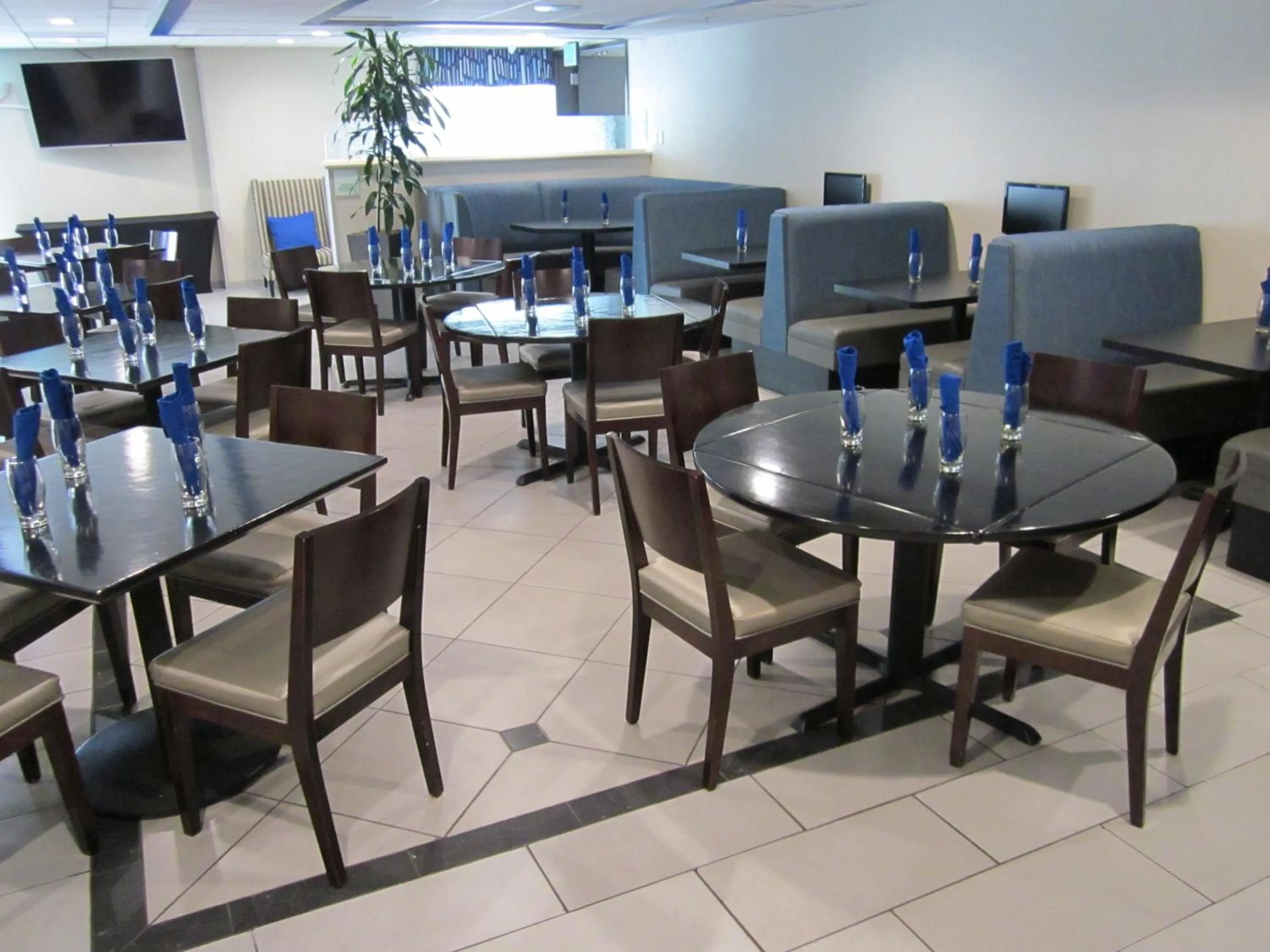 Restaurant/places to eat in Holiday Inn Oceanside Marina Camp Pendleton by IHG