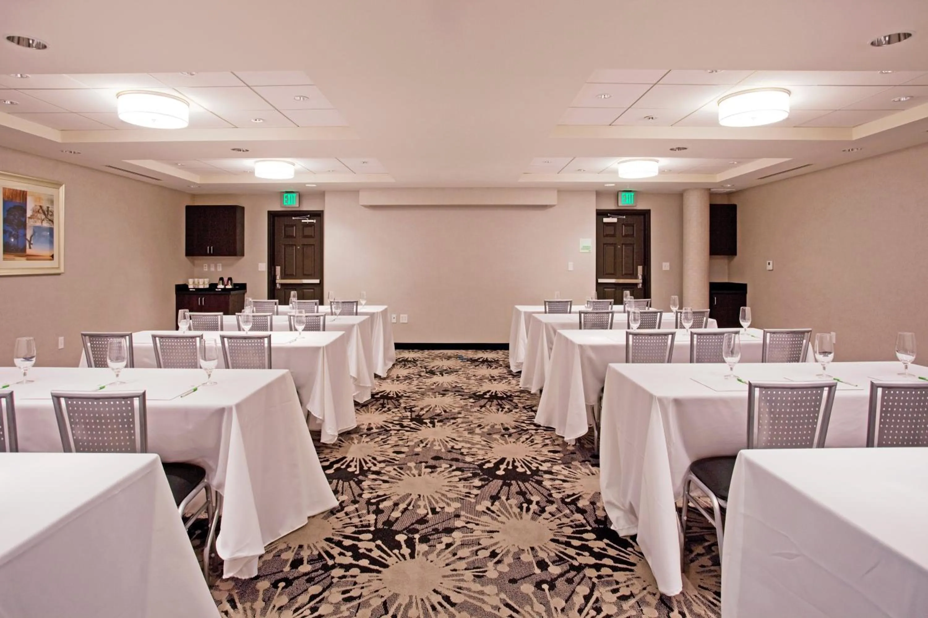 Meeting/conference room in Holiday Inn Oceanside Marina Camp Pendleton by IHG