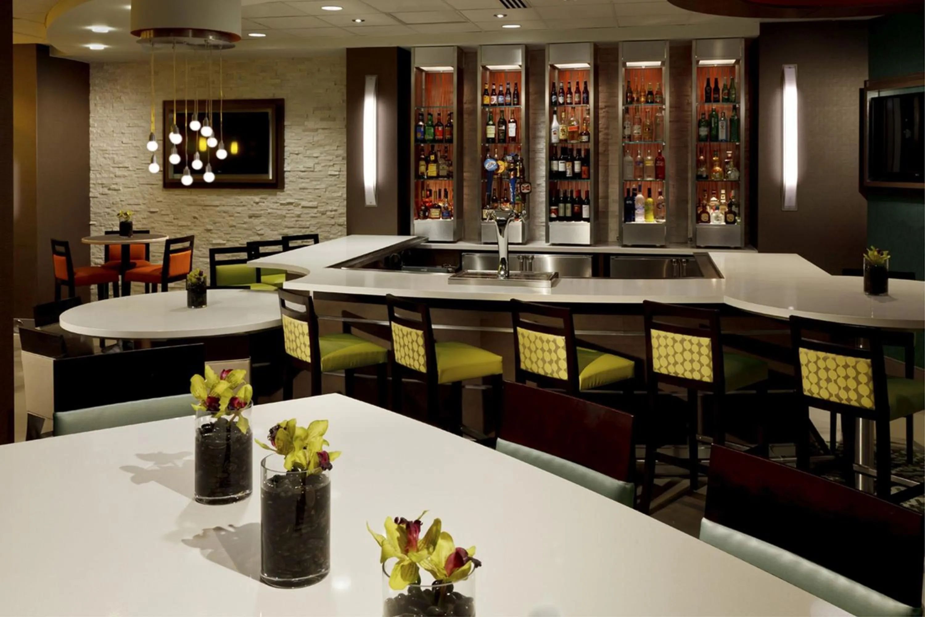 Lounge or bar in Holiday Inn San Antonio-Riverwalk by IHG