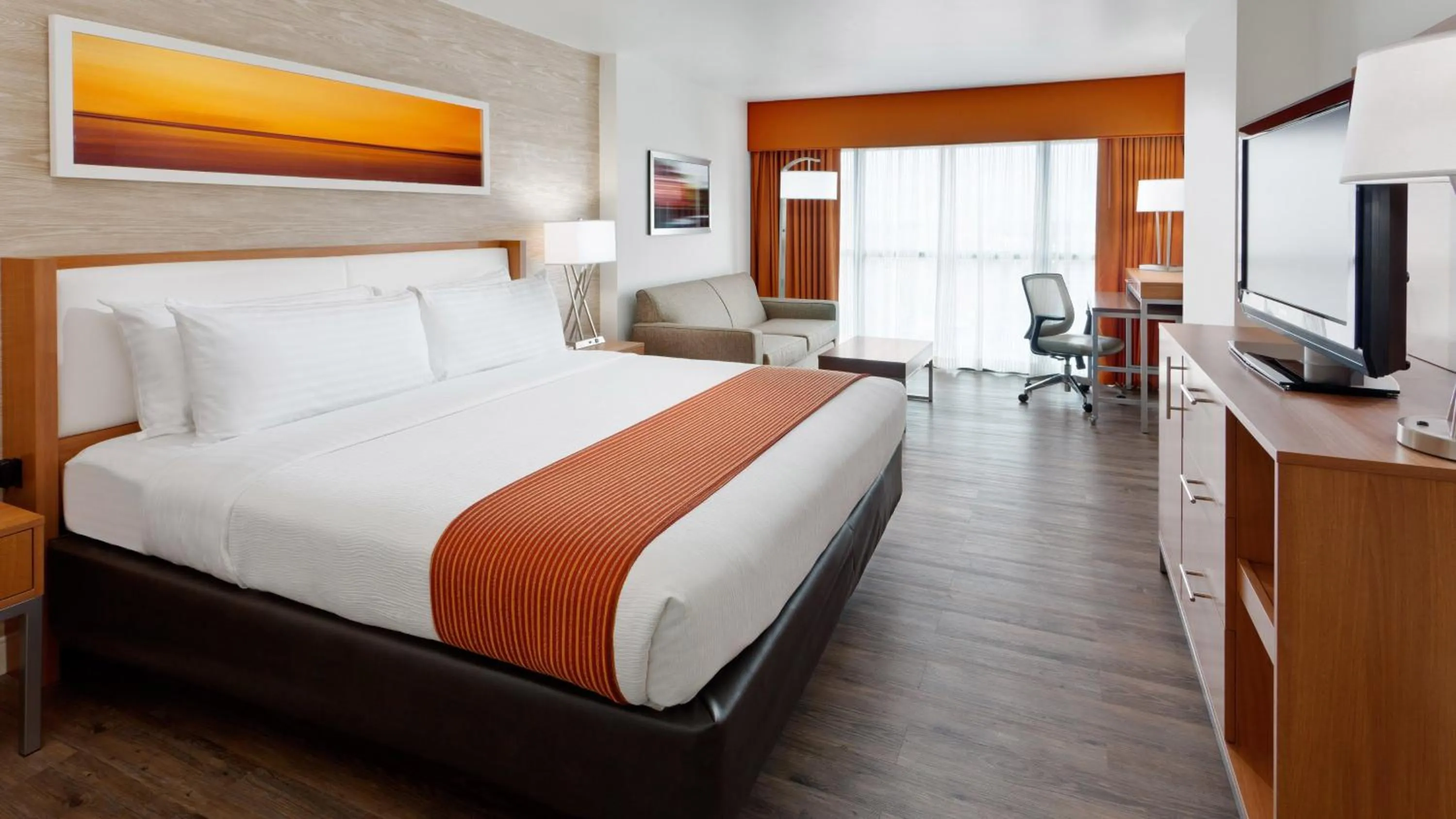 Photo of the whole room, Bed in Holiday Inn San Antonio-Riverwalk by IHG