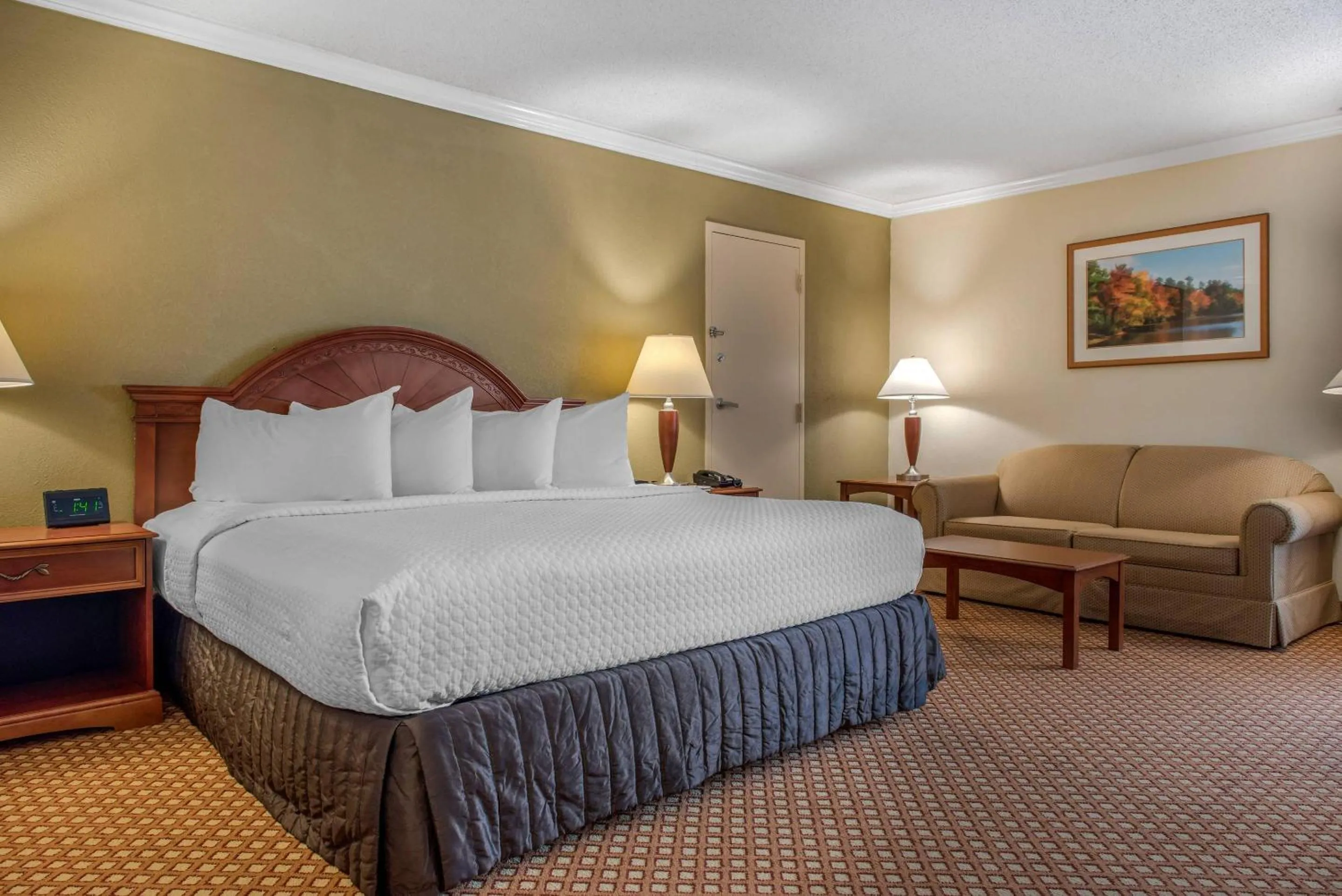 Bedroom, Bed in Quality Hotel Conference Center Cincinnati Blue Ash