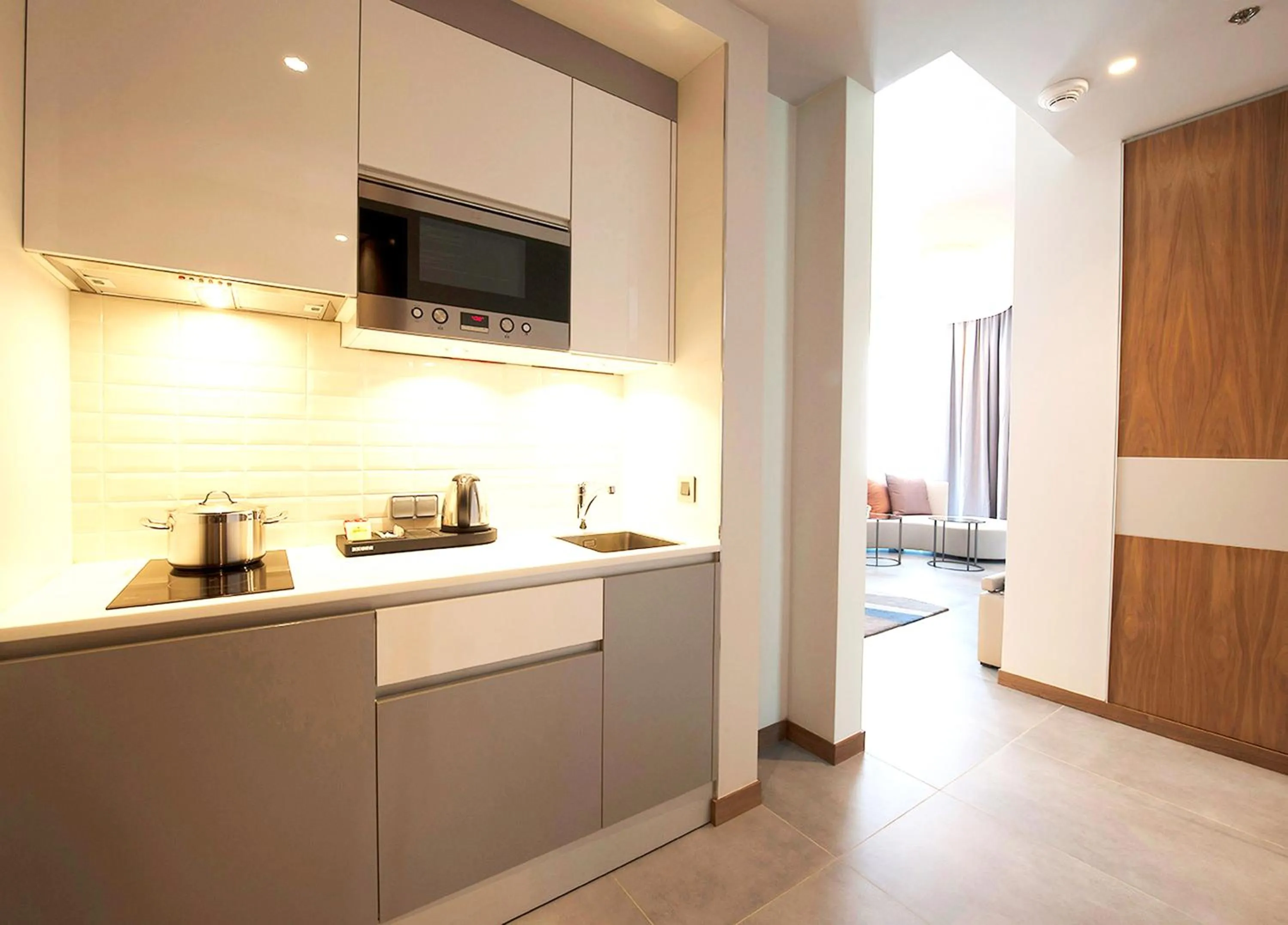 Kitchen or kitchenette in The Key Beirut