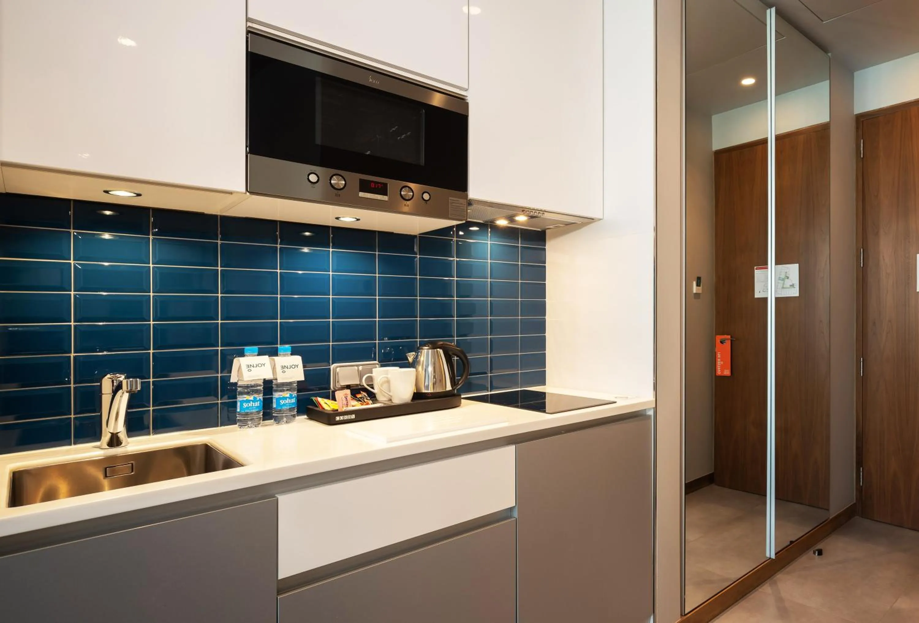 Kitchen or kitchenette in The Key Beirut