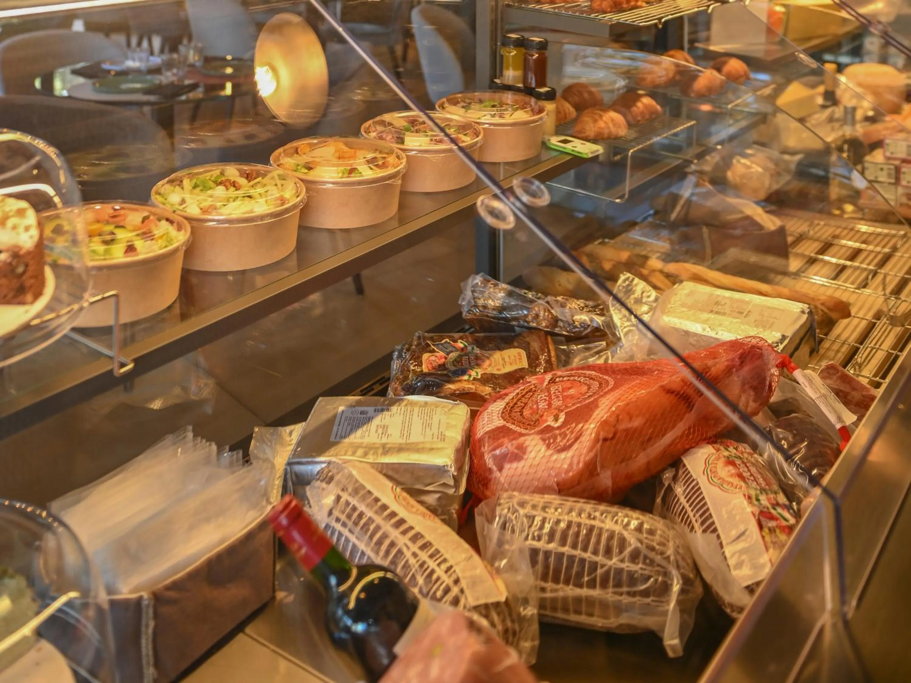 Restaurant/places to eat in The Key Beirut