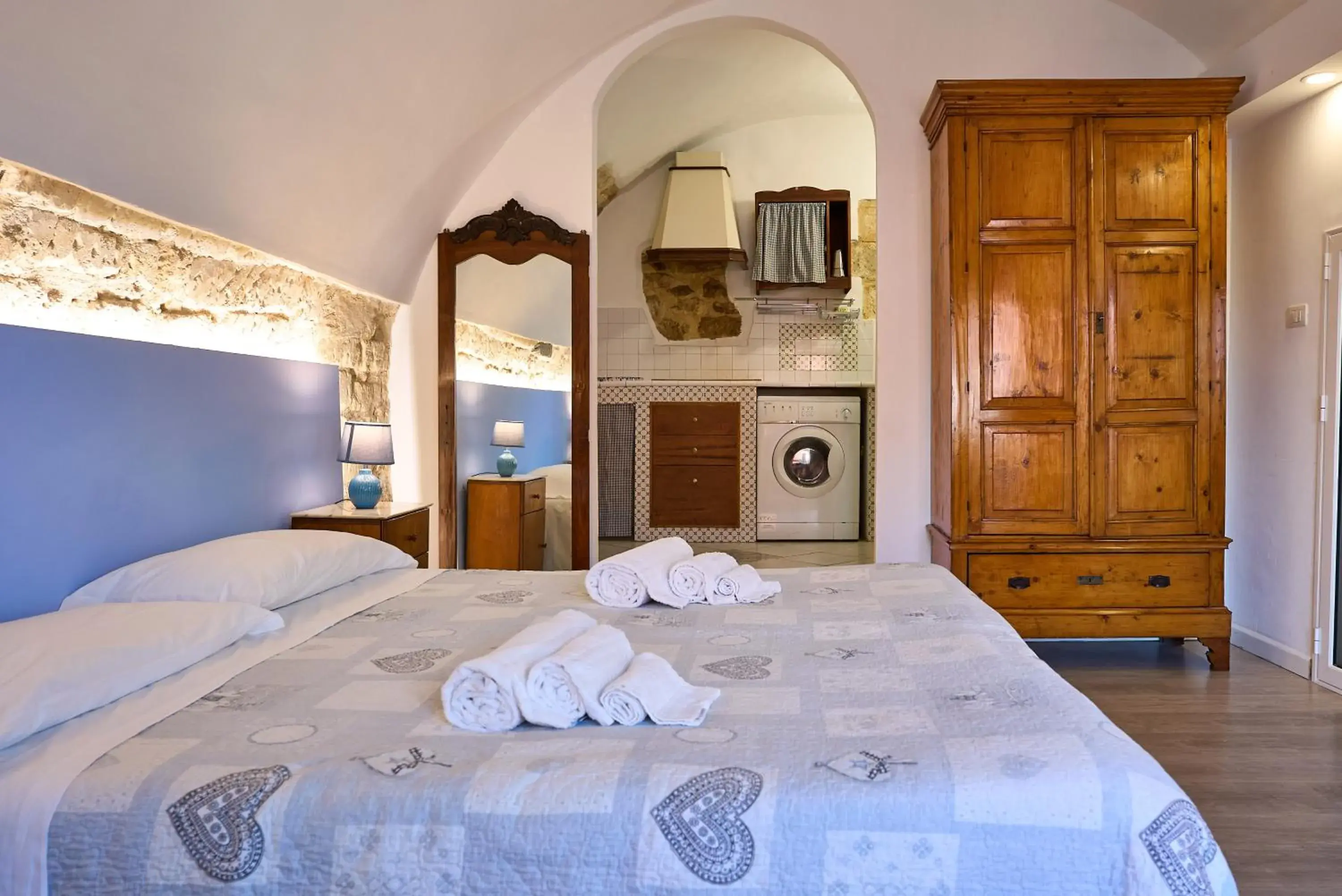 Large Double Room in Le Scale Sul Barocco Large Double Room in Le Scale Sul Barocco