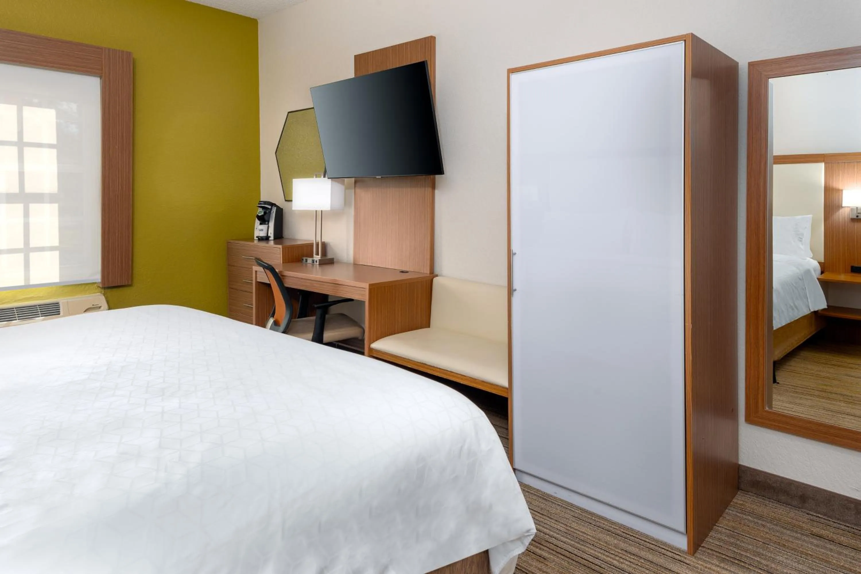 Photo of the whole room, Bed in Holiday Inn Express Hotel & Suites Bonita Springs/Naples by IHG