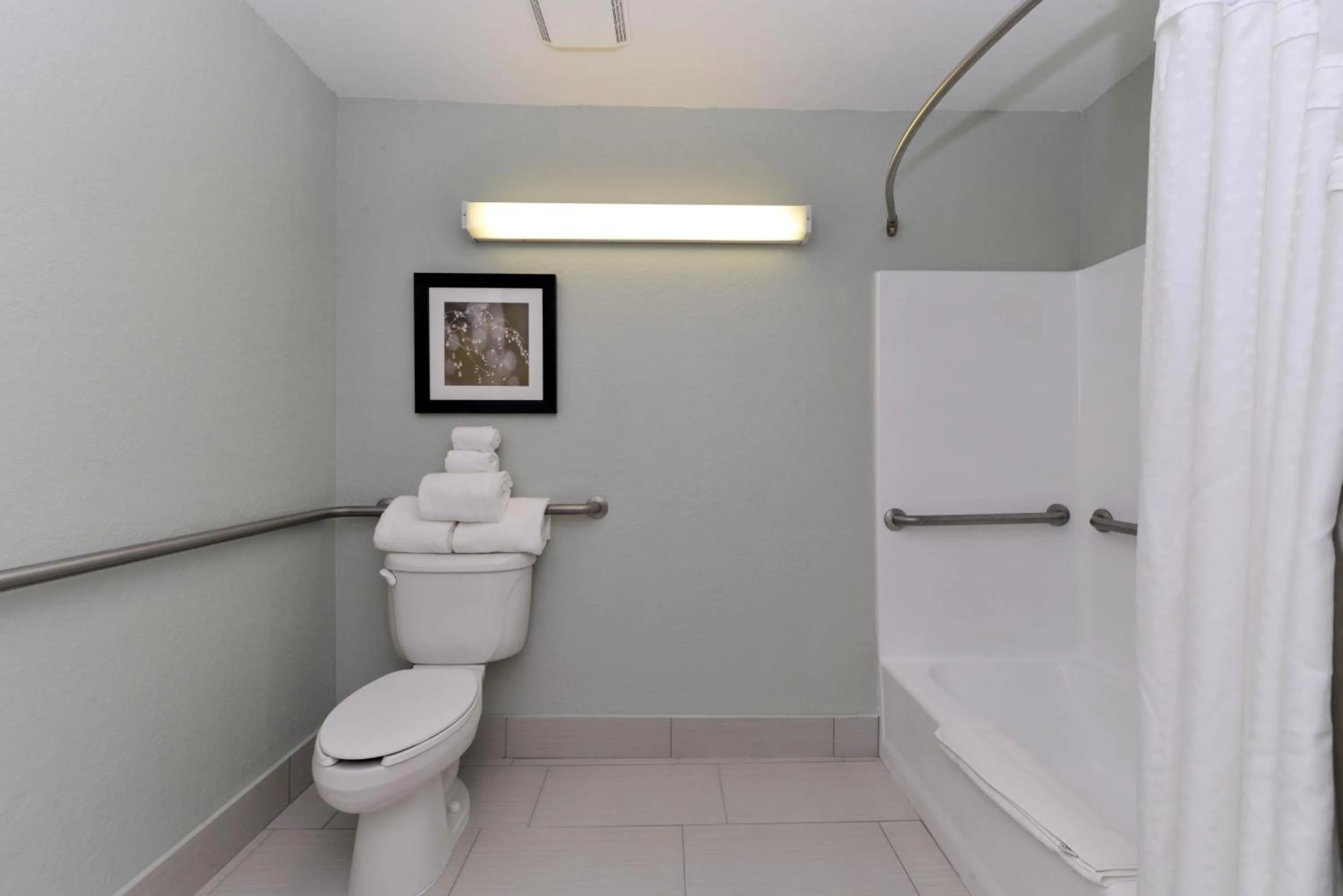 Bathroom in Holiday Inn Express Hotel & Suites Bonita Springs/Naples by IHG