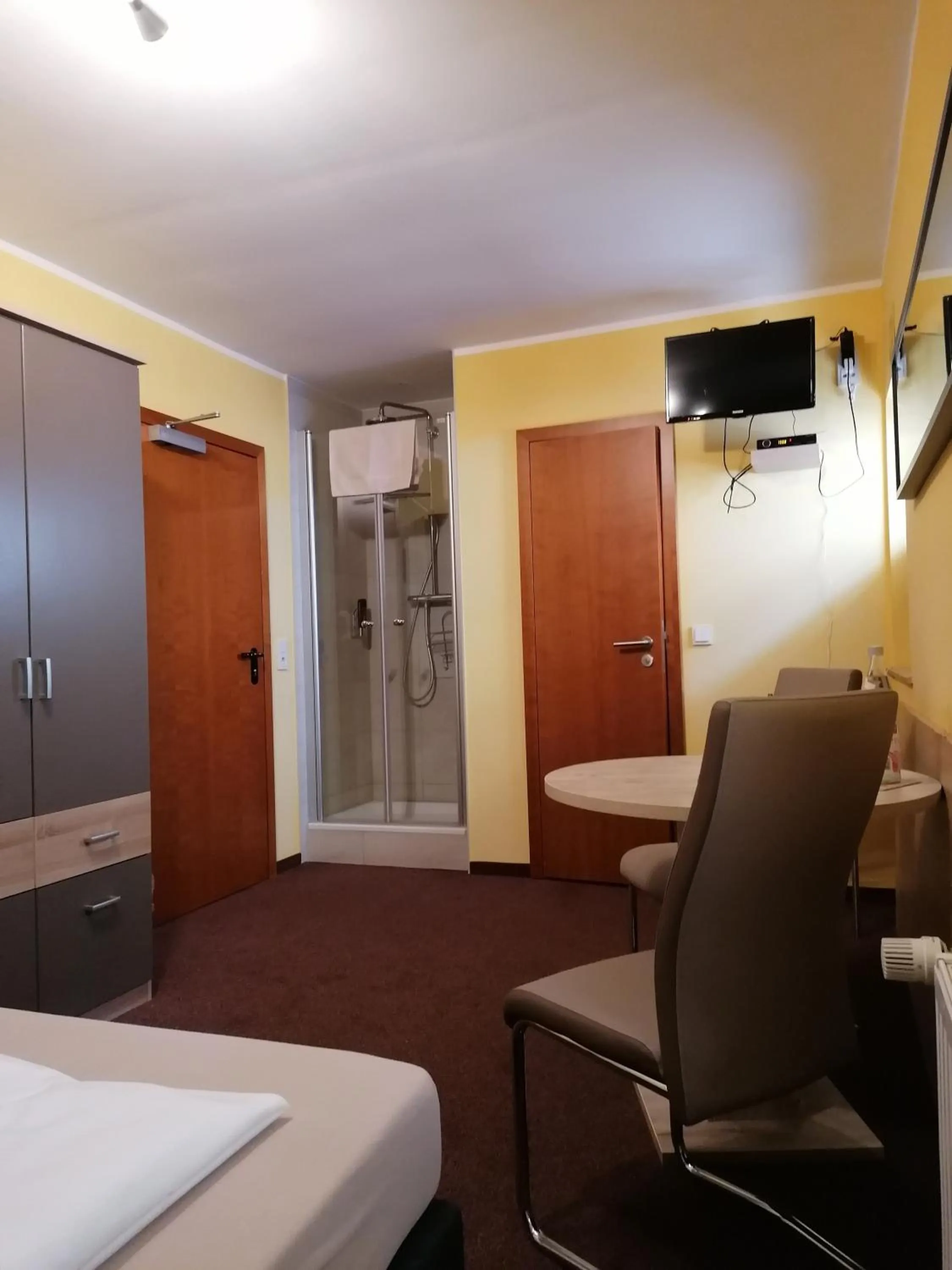 Photo of the whole room in Pension Riverside in Leverkusen Hitdorf am Rhein - Zentral an der A1 und 59