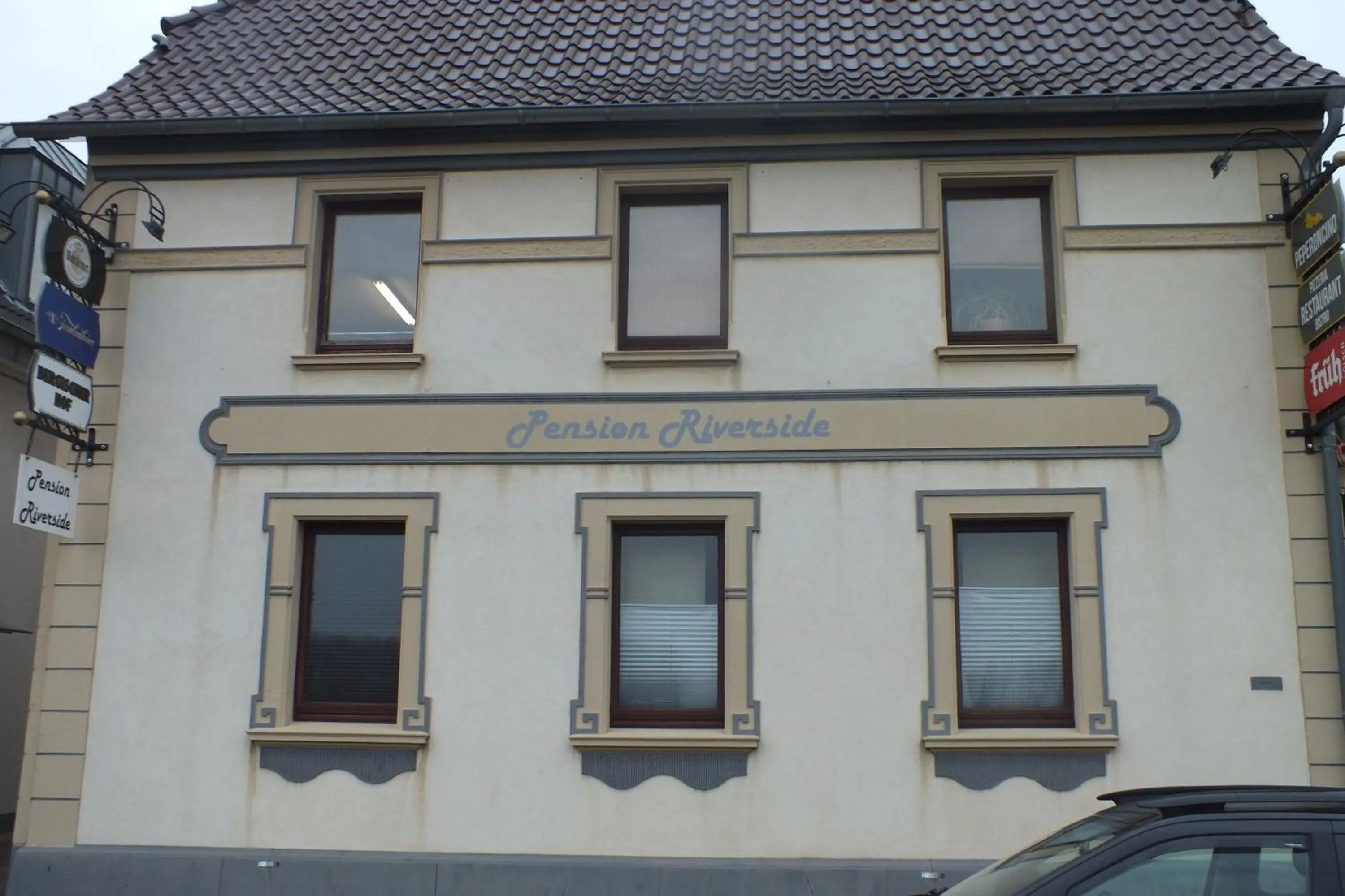 Property building in Pension Riverside in Leverkusen Hitdorf am Rhein - Zentral an der A1 und 59