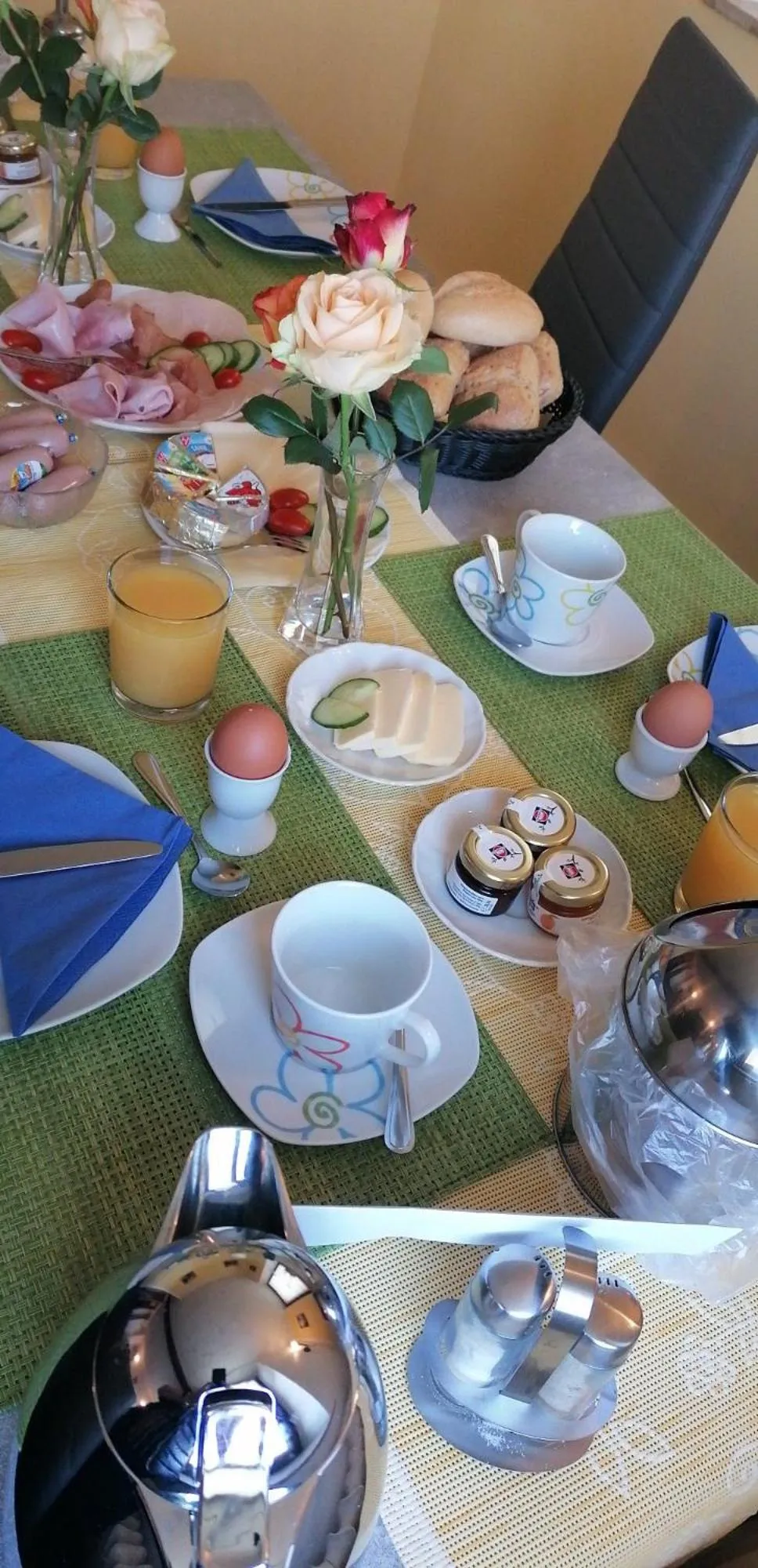 Continental breakfast in Pension Riverside in Leverkusen Hitdorf am Rhein - Zentral an der A1 und 59