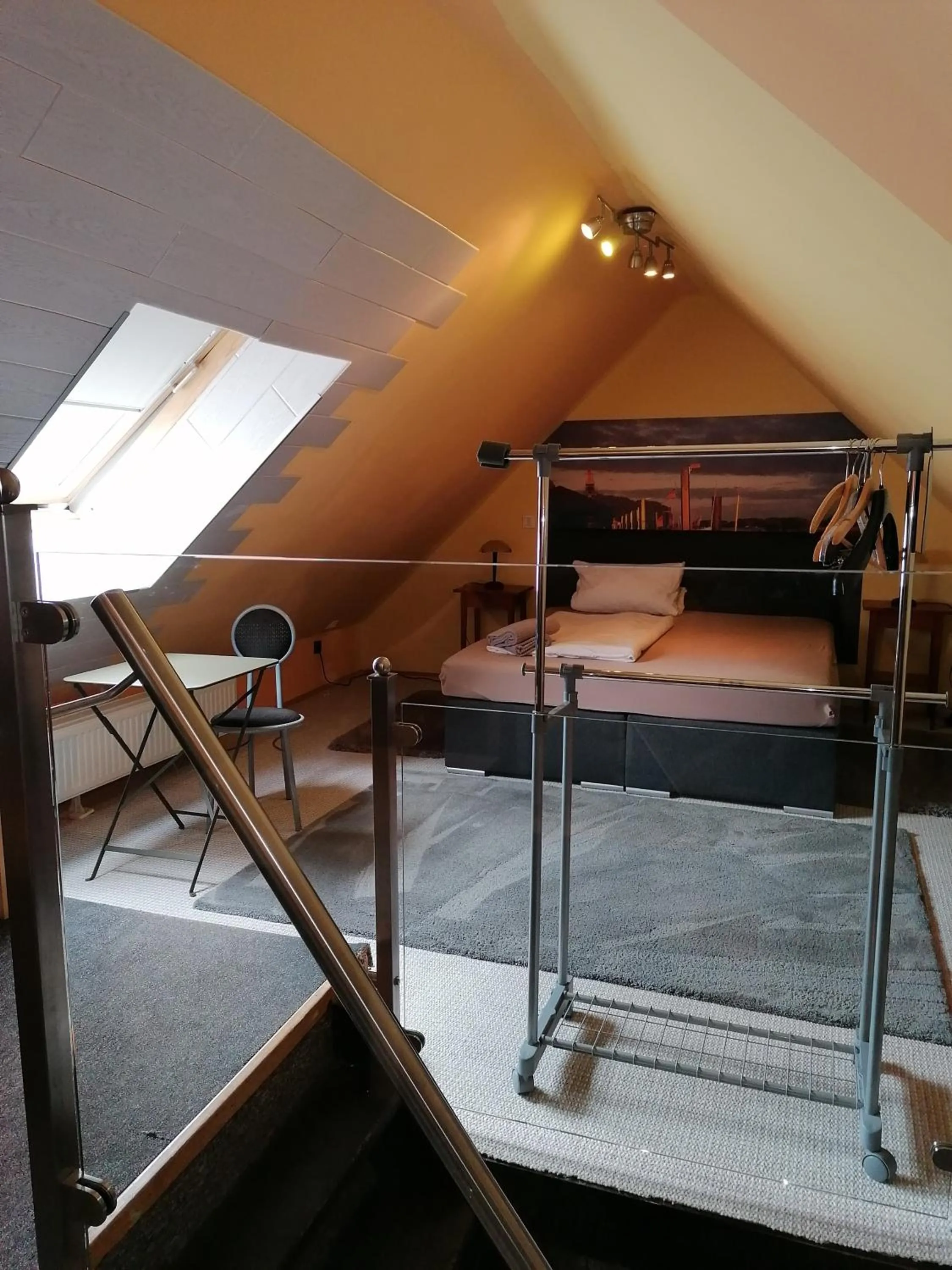 Bedroom, Bed in Pension Riverside in Leverkusen Hitdorf am Rhein - Zentral an der A1 und 59