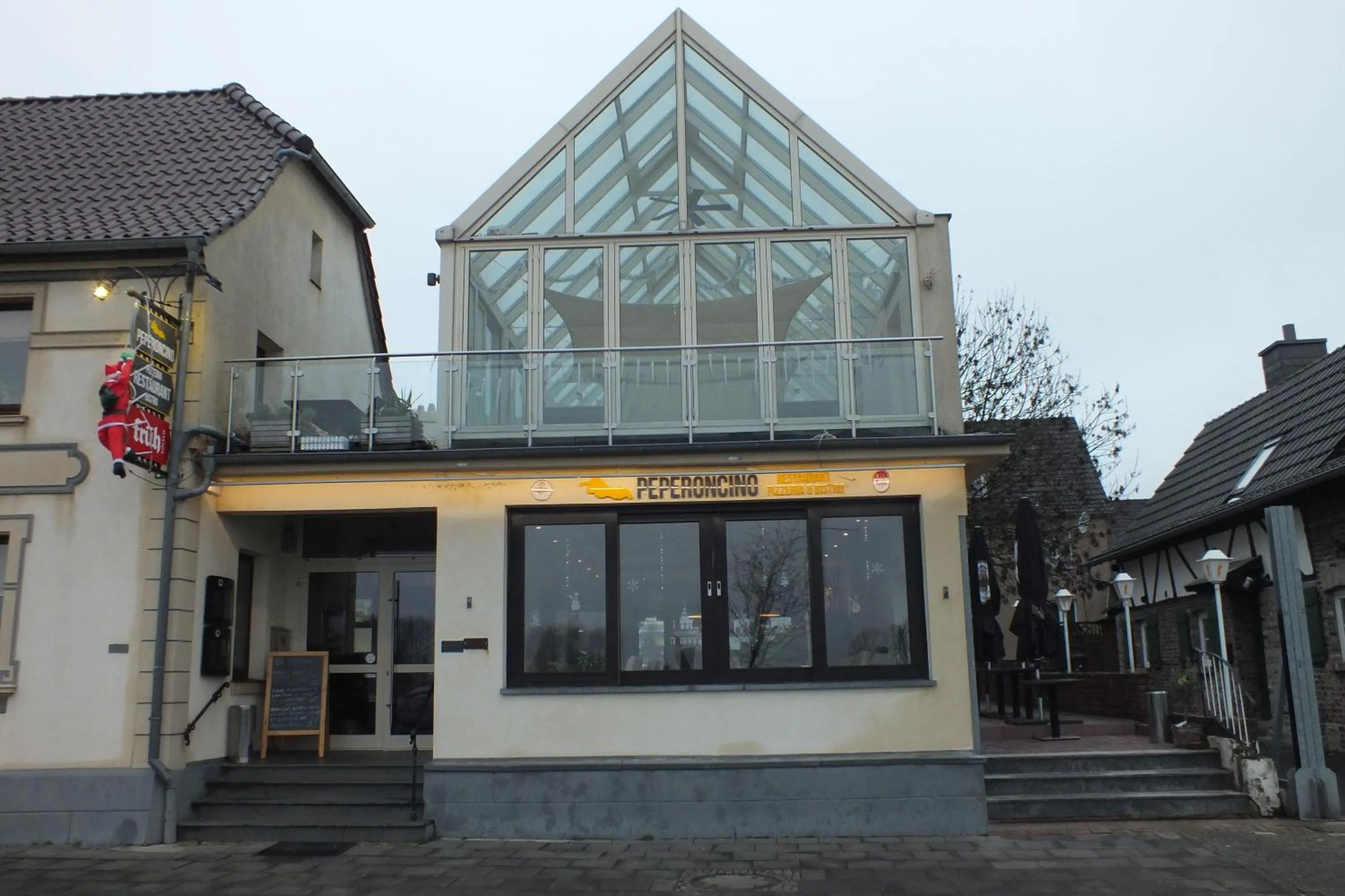 Facade/entrance in Pension Riverside in Leverkusen Hitdorf am Rhein - Zentral an der A1 und 59
