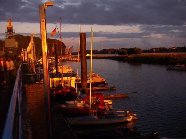 Neighbourhood in Pension Riverside in Leverkusen Hitdorf am Rhein - Zentral an der A1 und 59