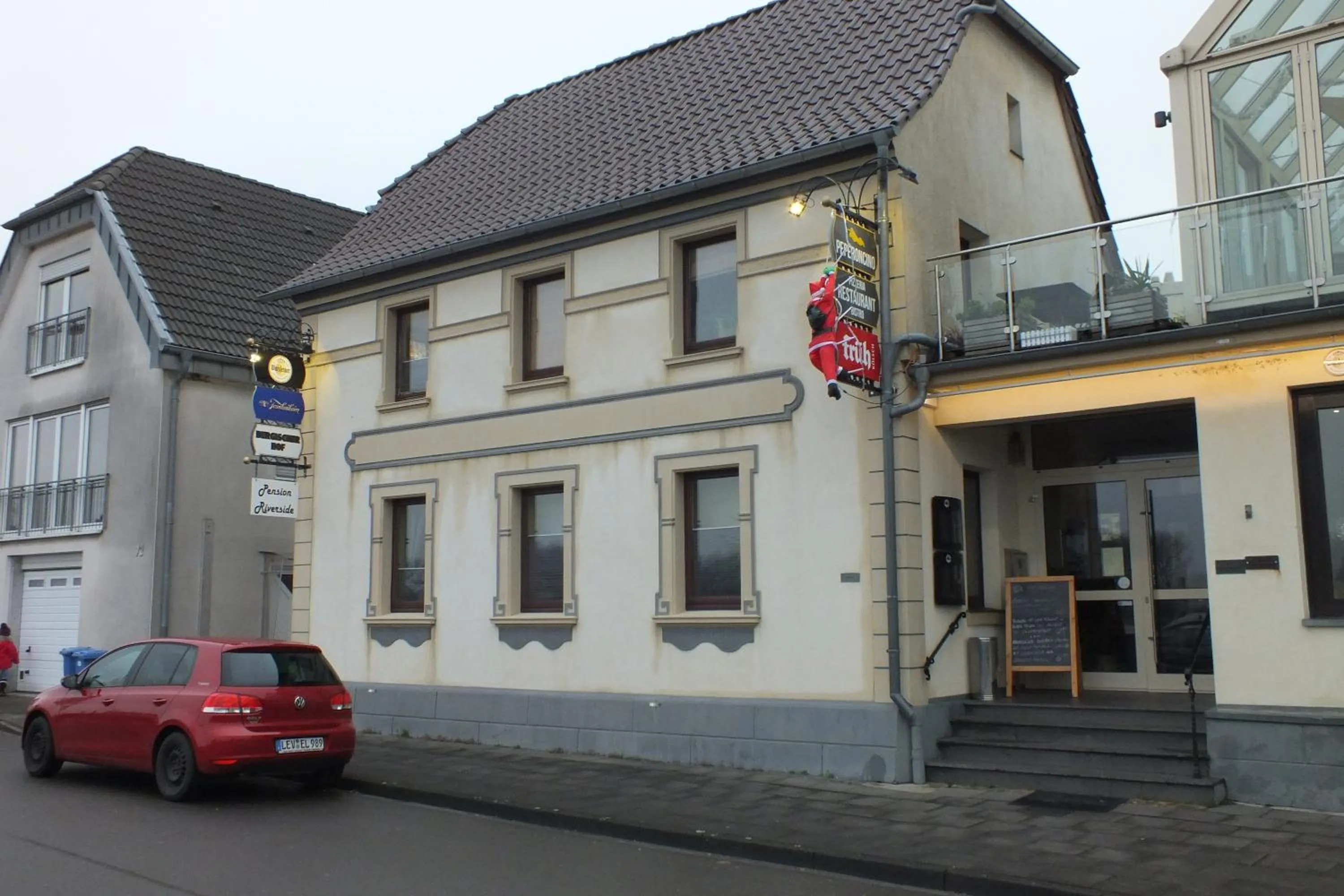 Property building in Pension Riverside in Leverkusen Hitdorf am Rhein - Zentral an der A1 und 59