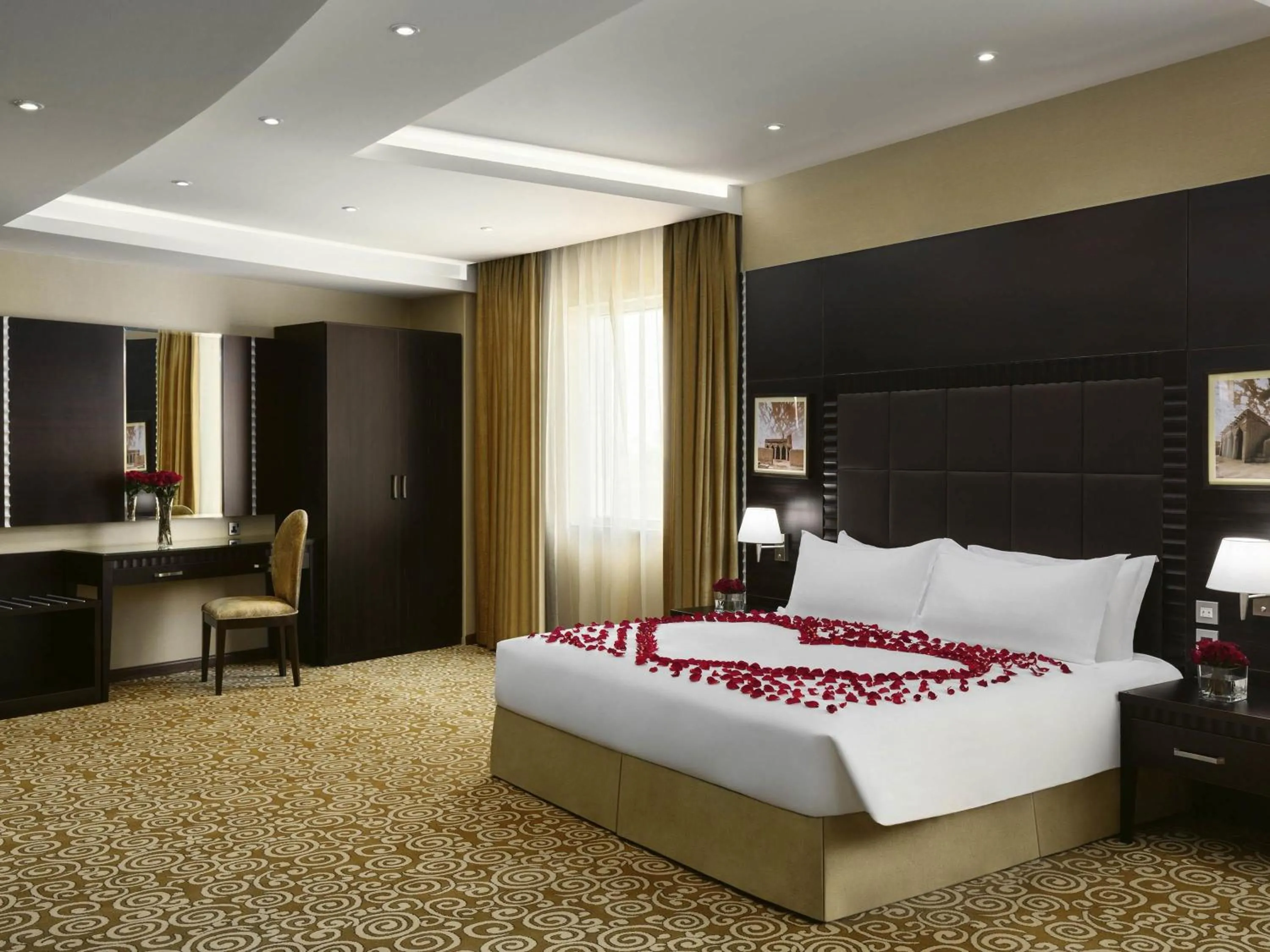 Bedroom, Bed in Movenpick Hotel Qassim