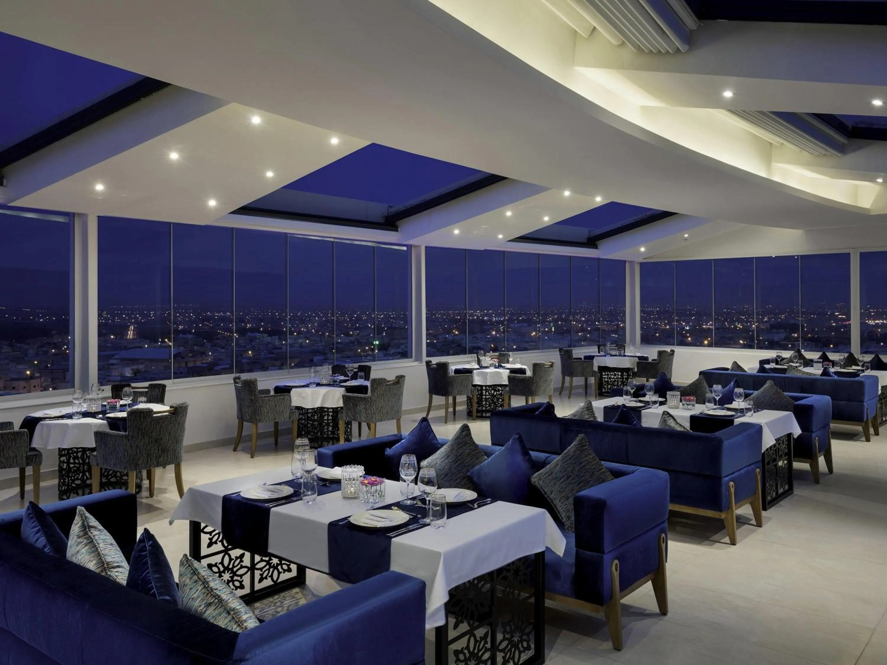 Restaurant/places to eat in Movenpick Hotel Qassim
