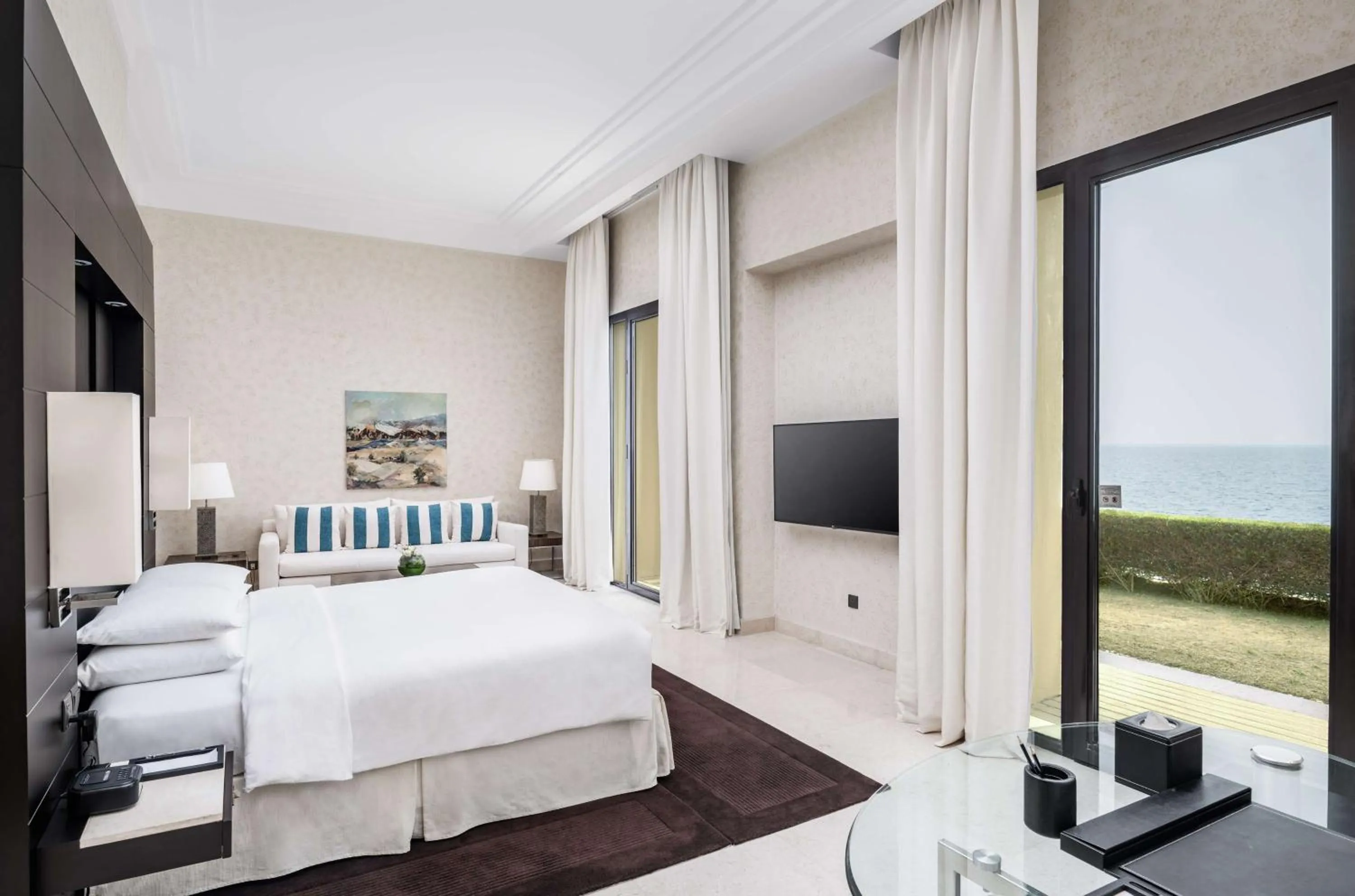 Photo of the whole room, Bed in Park Hyatt Jeddah - Marina, Club and Spa