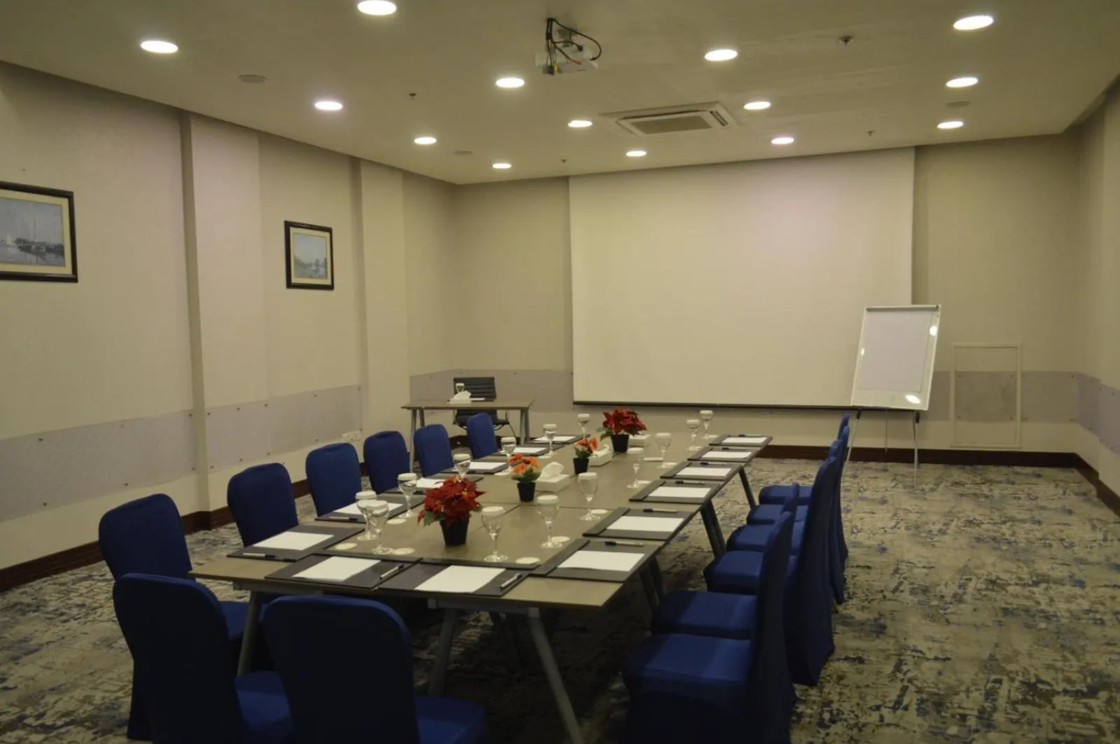 Meeting/conference room in Golden Tulip Hail