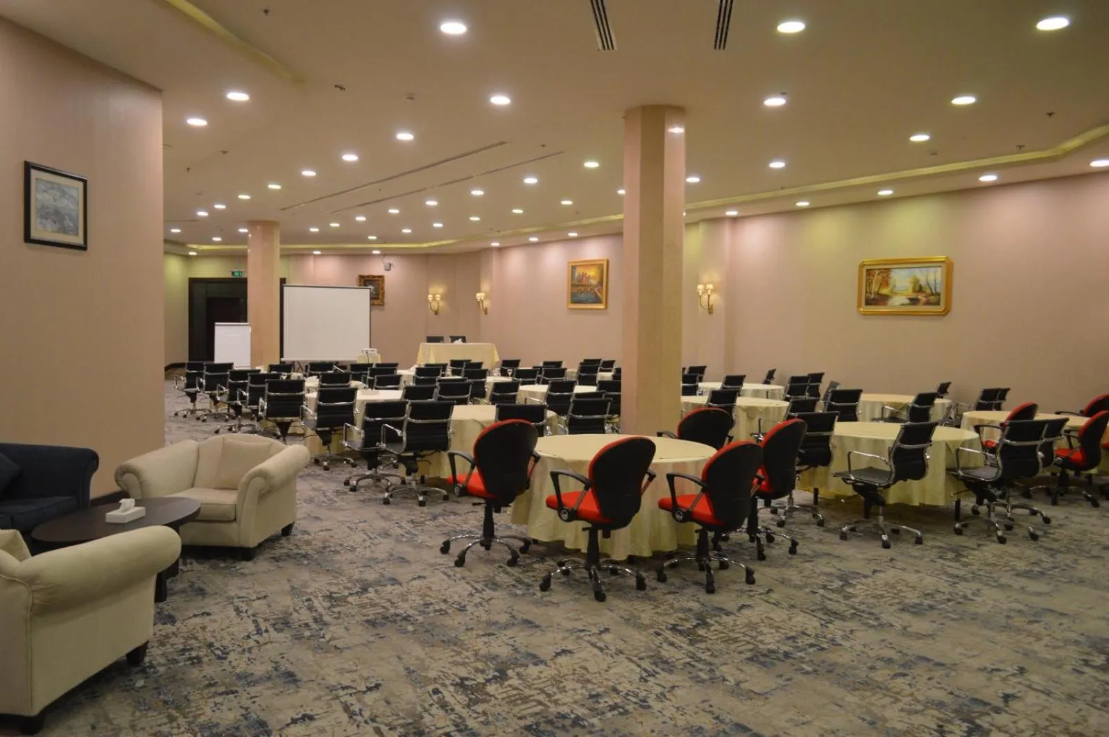 Meeting/conference room in Golden Tulip Hail