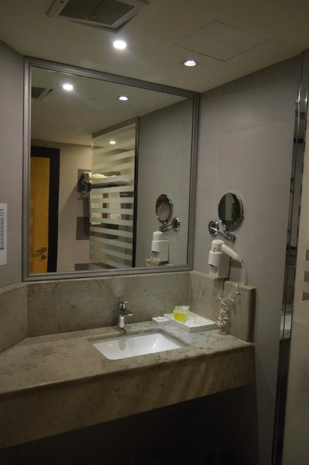 Bathroom in Golden Tulip Hail