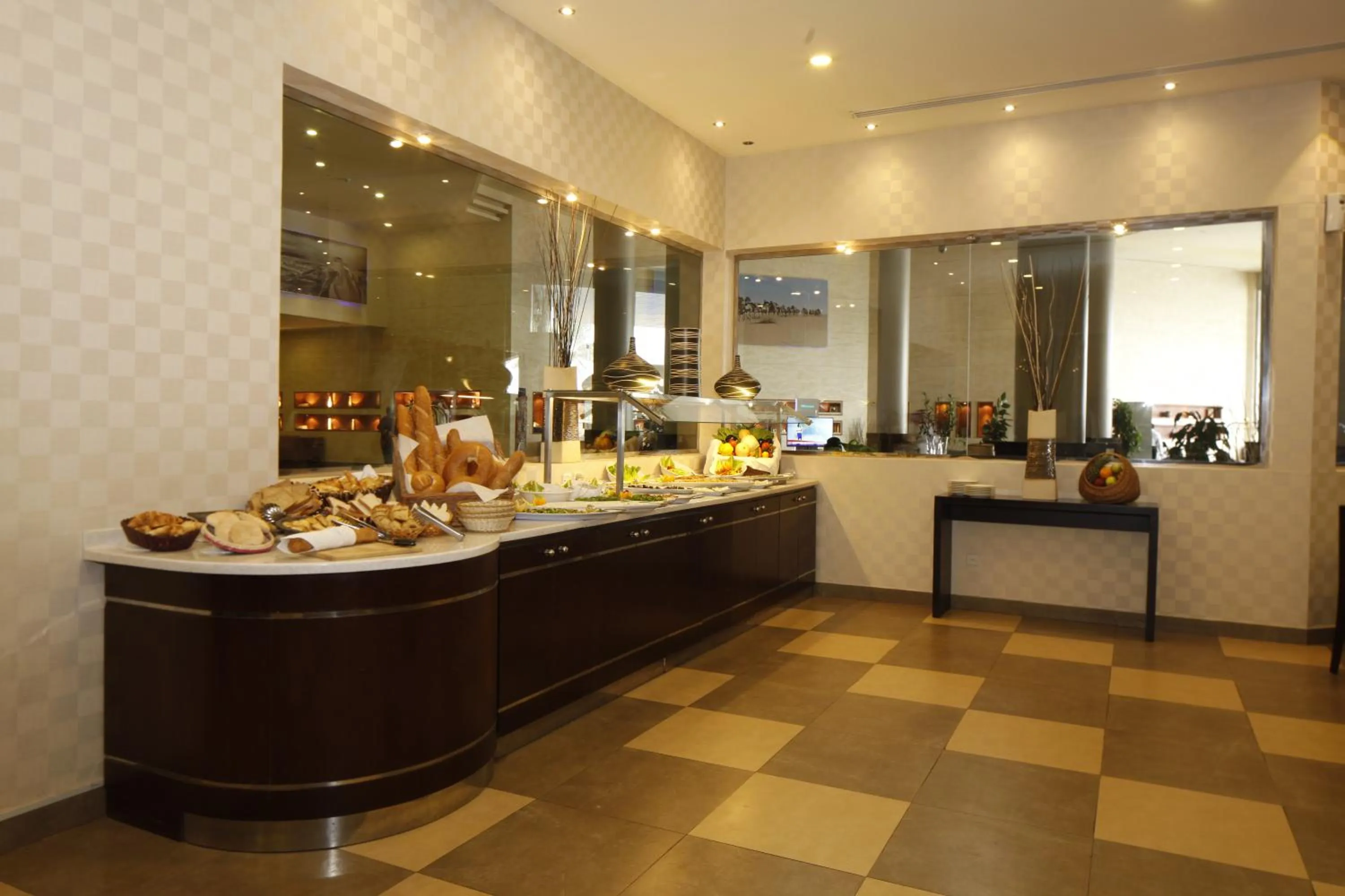 Restaurant/places to eat in Golden Tulip Hail