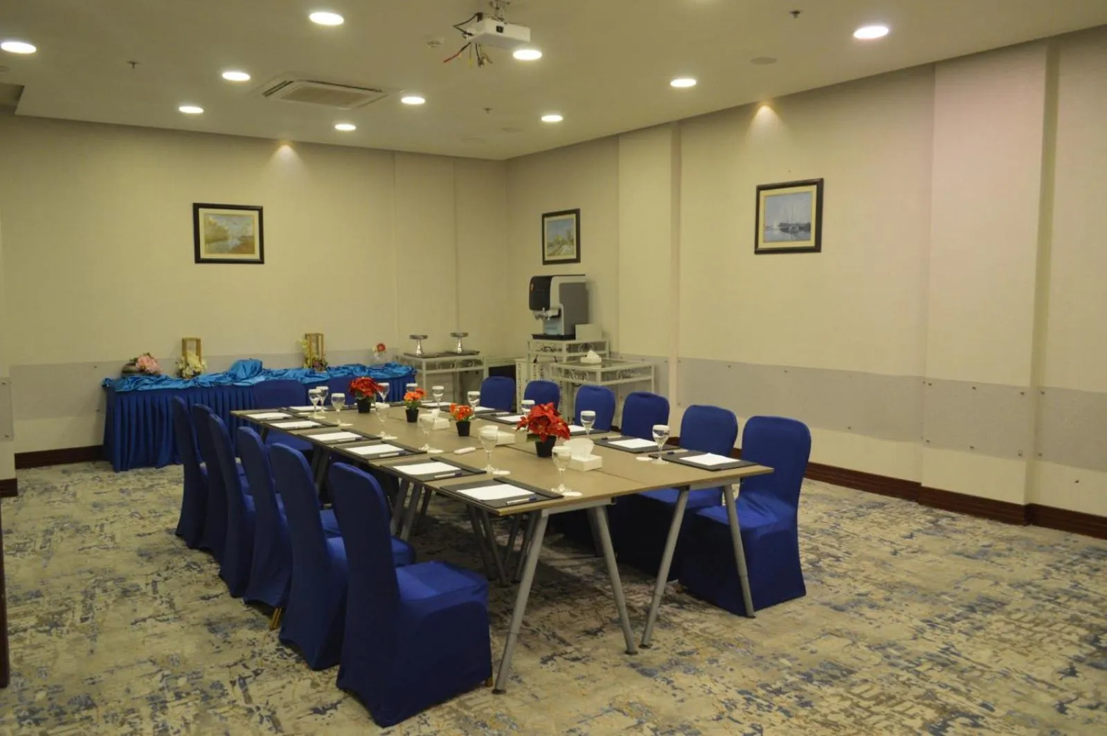 Meeting/conference room in Golden Tulip Hail