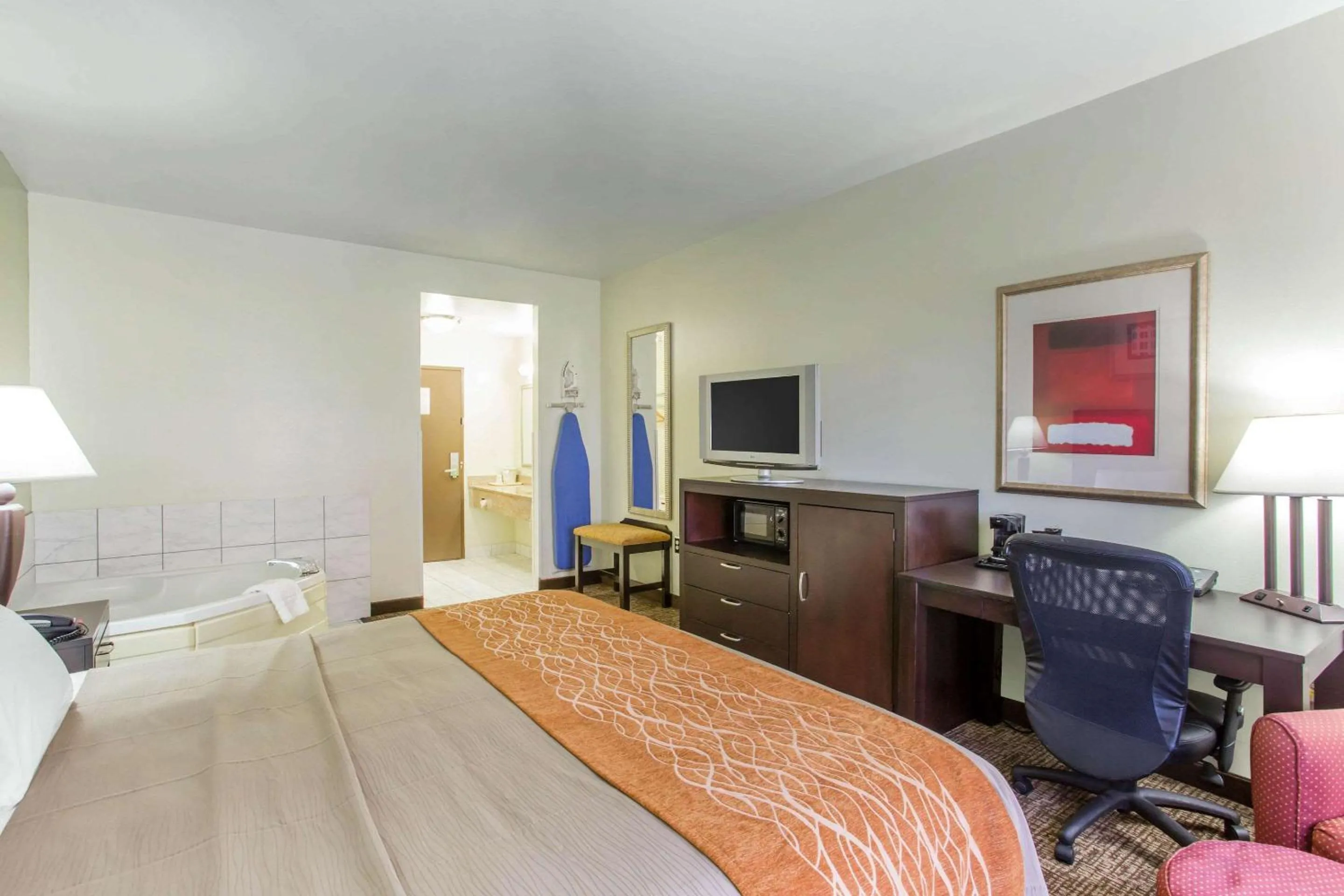 Bedroom, Bed in Comfort Inn Franklin Highway 96