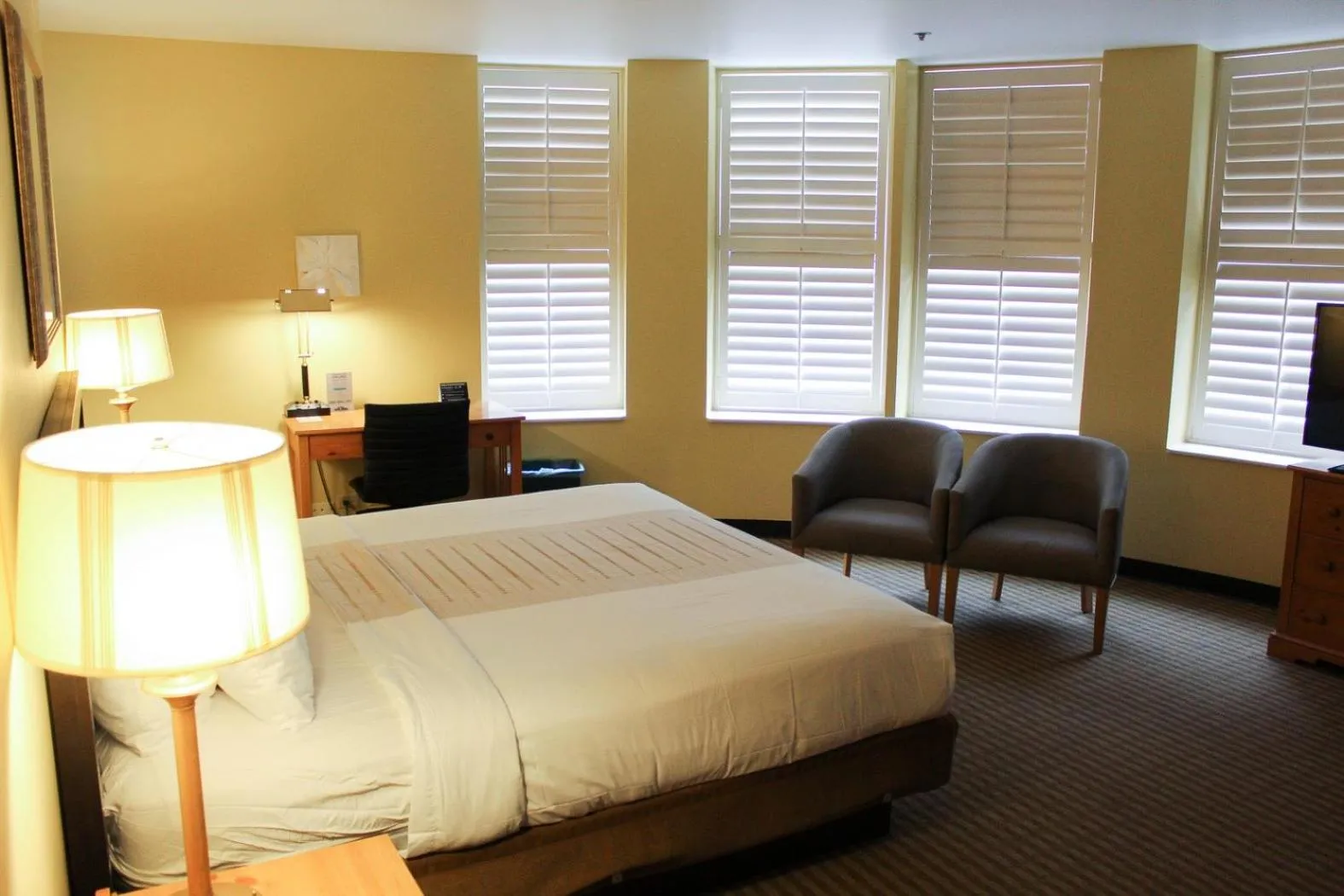 Bed in The Crockett Hotel