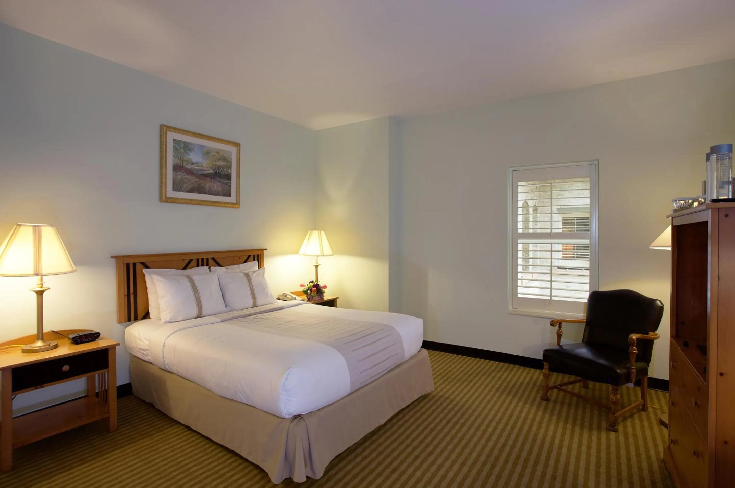 Photo of the whole room, Bed in The Crockett Hotel
