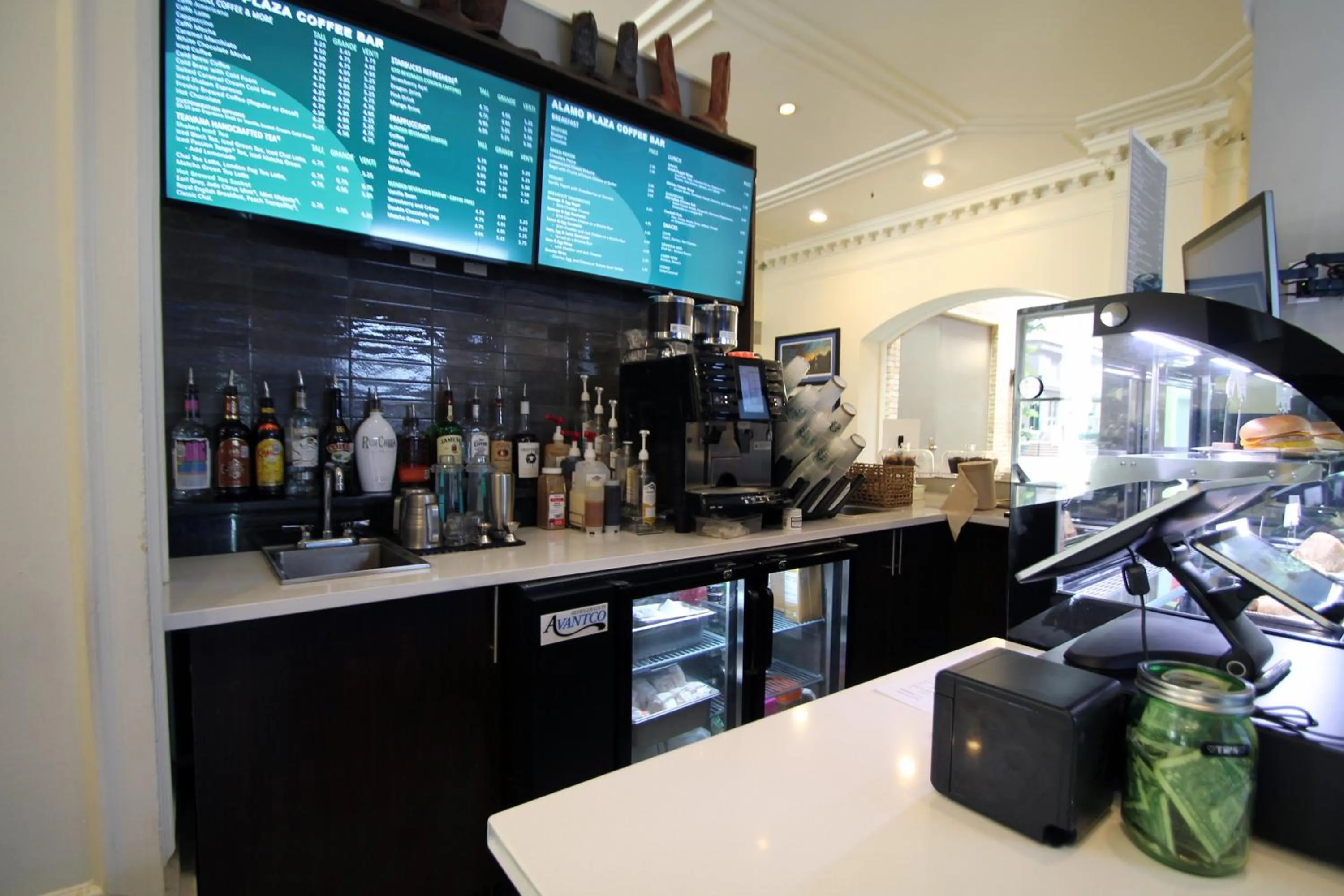 Coffee/tea facilities in The Crockett Hotel