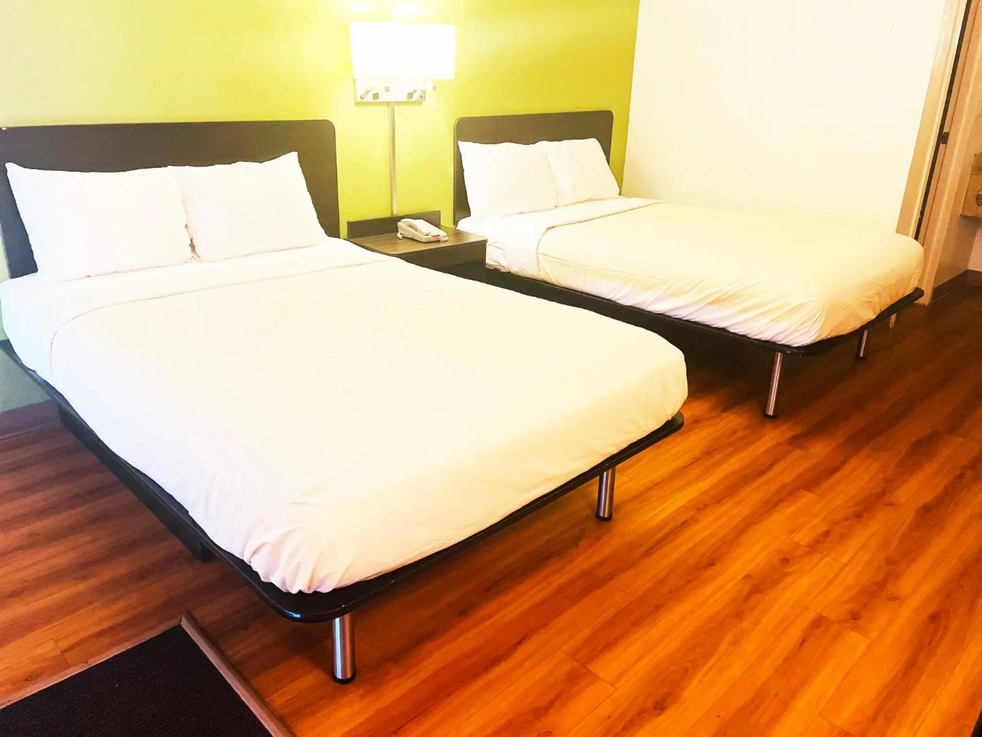 Bedroom, Bed in Willow Lodge Willoughby Cleveland