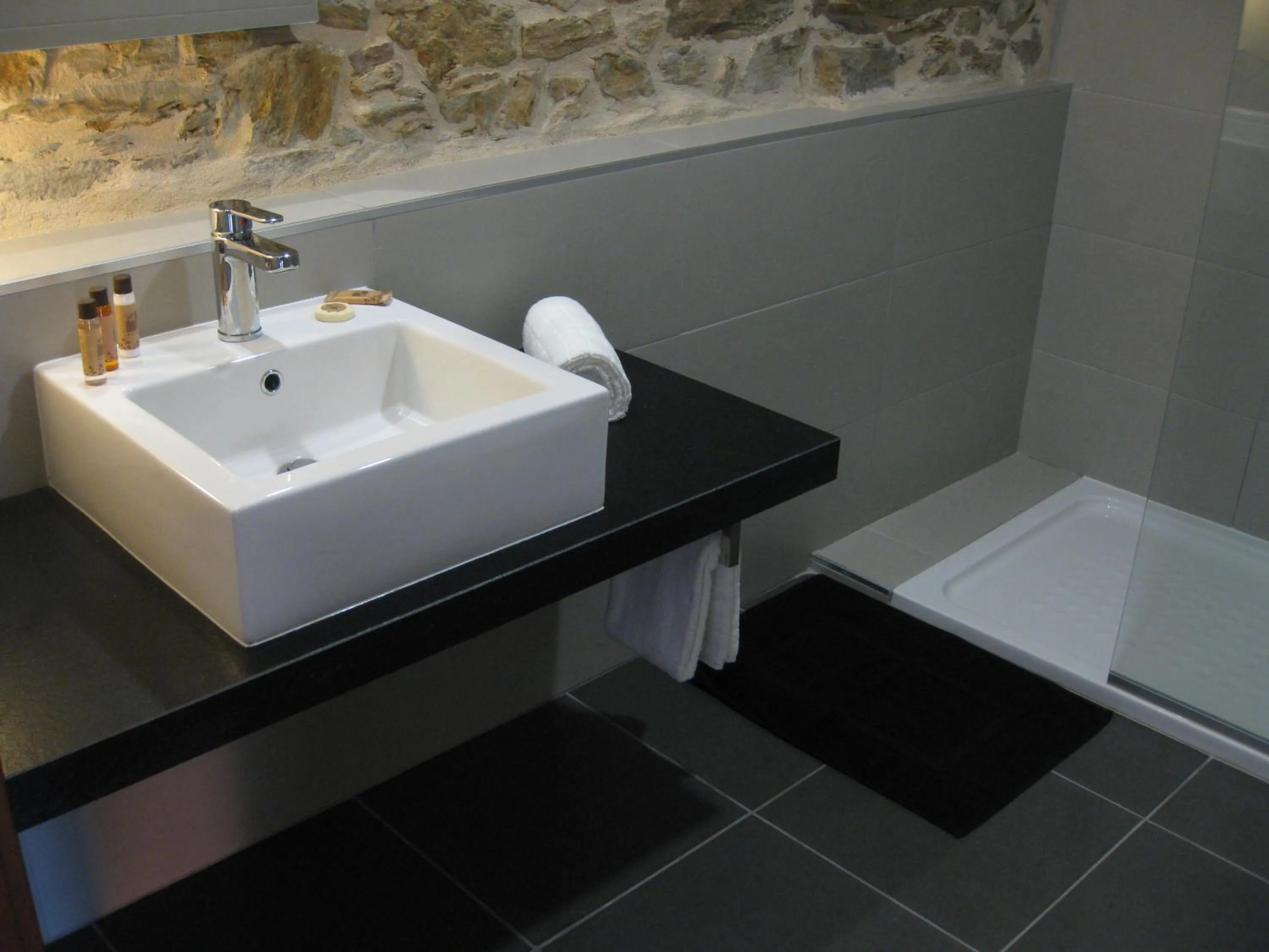 Bathroom in Candeias do Souto