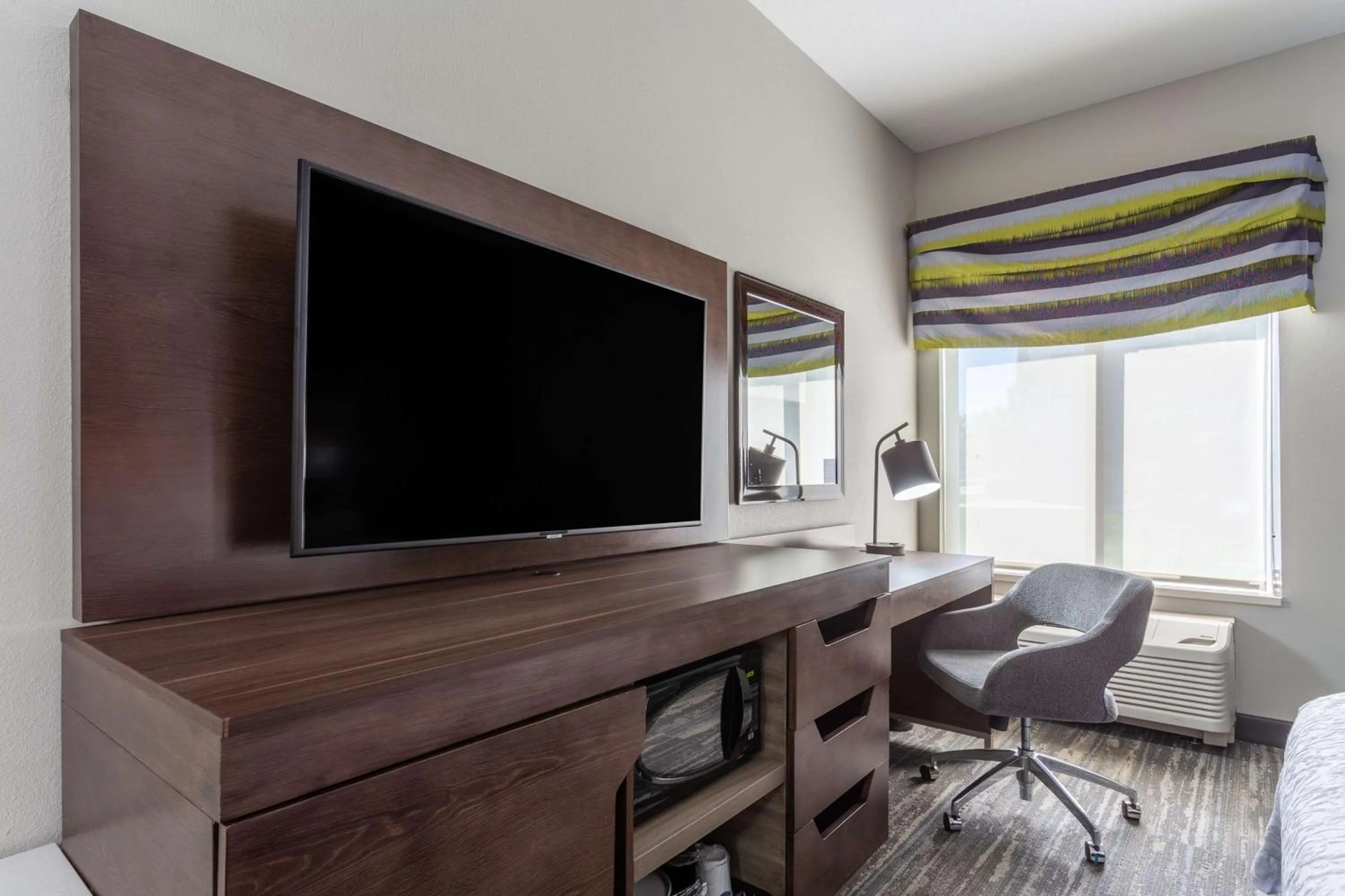 Bedroom in Hampton Inn Sioux Falls