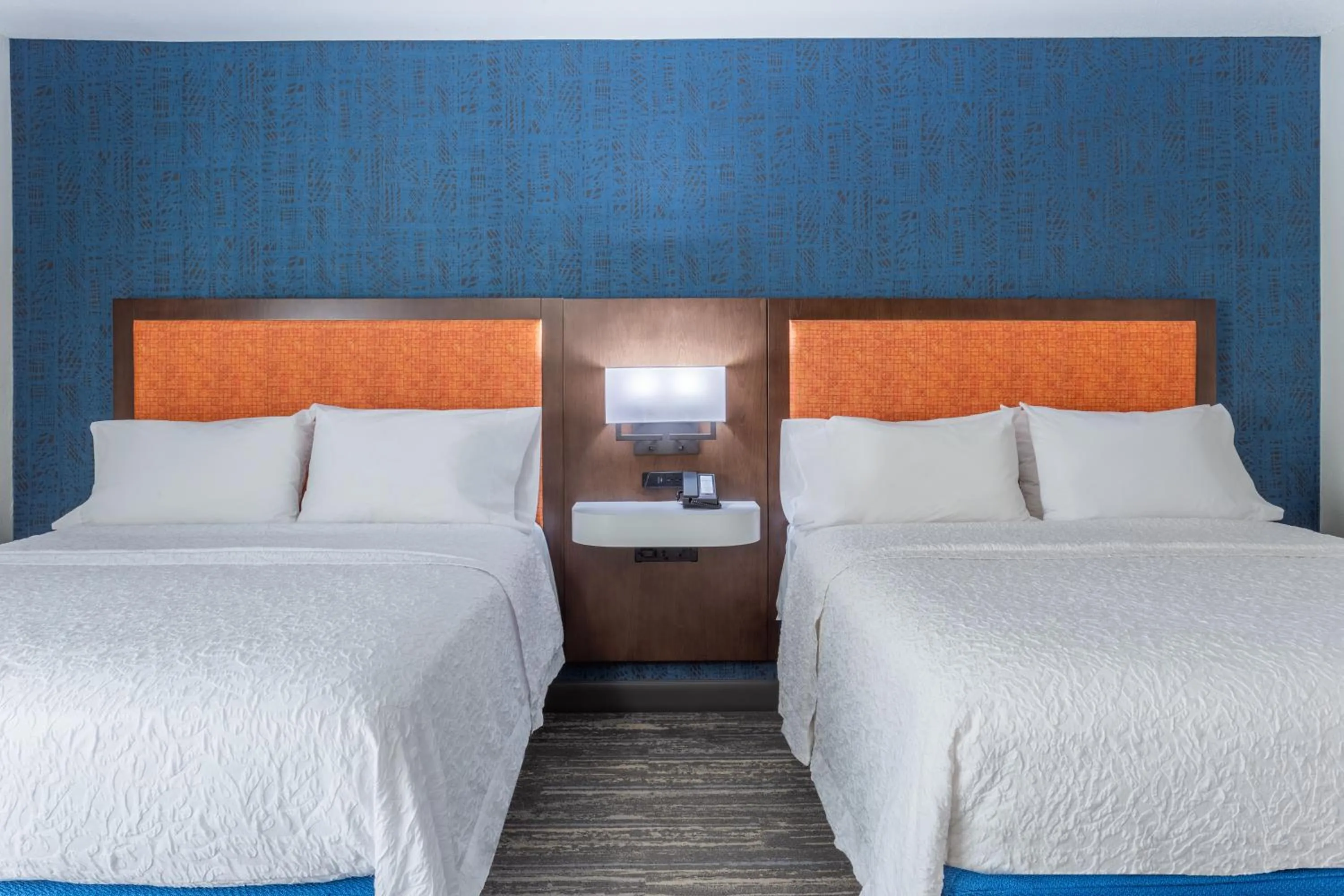 Bed in Hampton Inn Sioux Falls