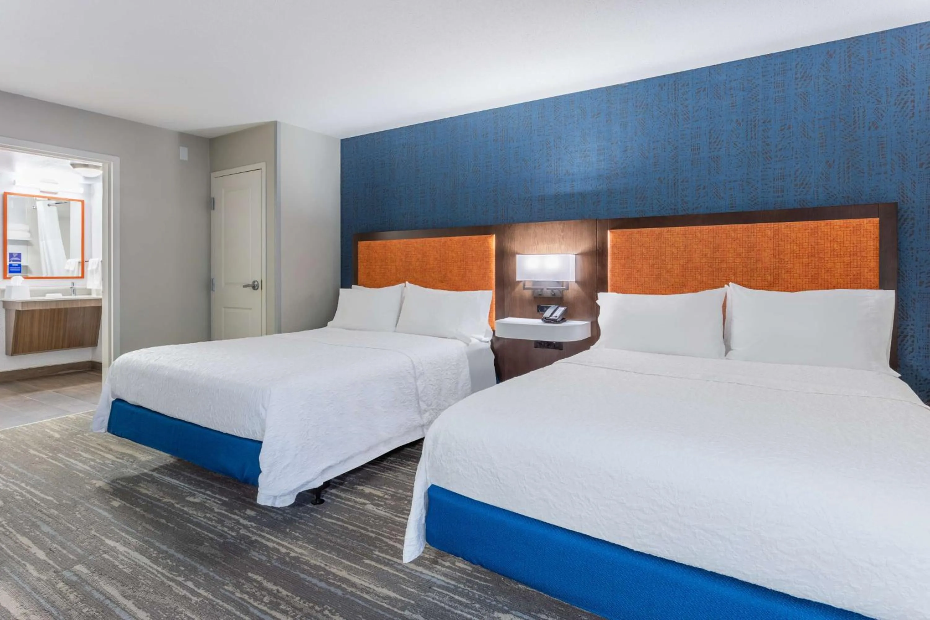 Bed in Hampton Inn Sioux Falls