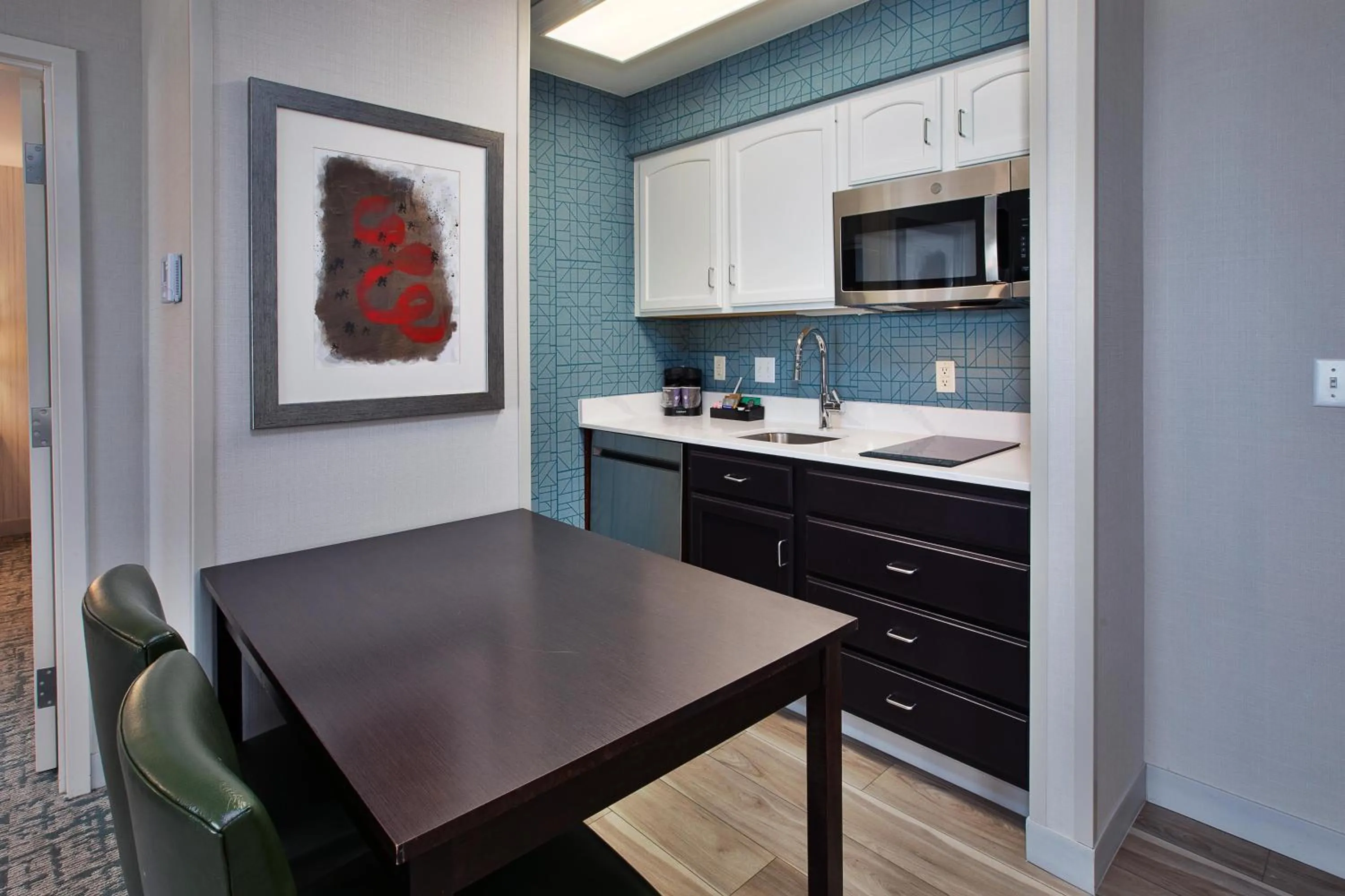 Kitchen or kitchenette in Homewood Suites by Hilton Sioux Falls