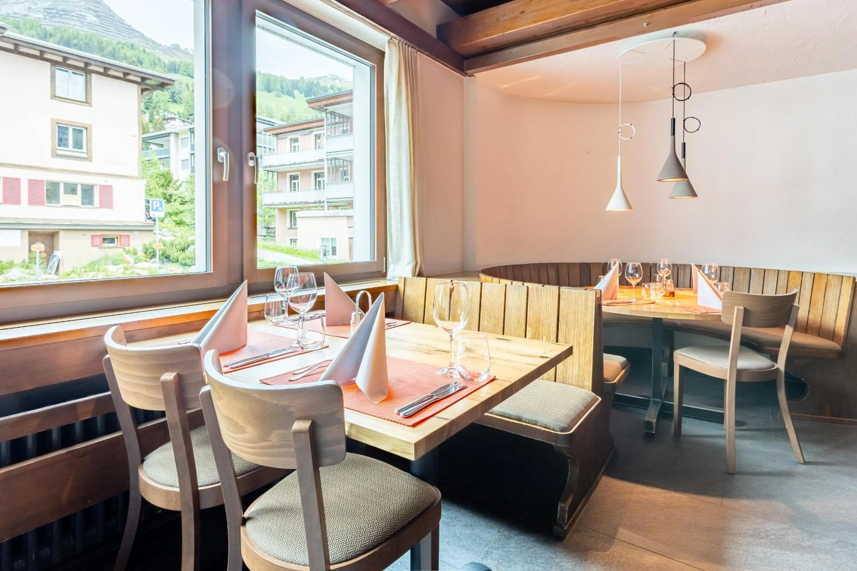 Restaurant/places to eat in Hotel Dischma