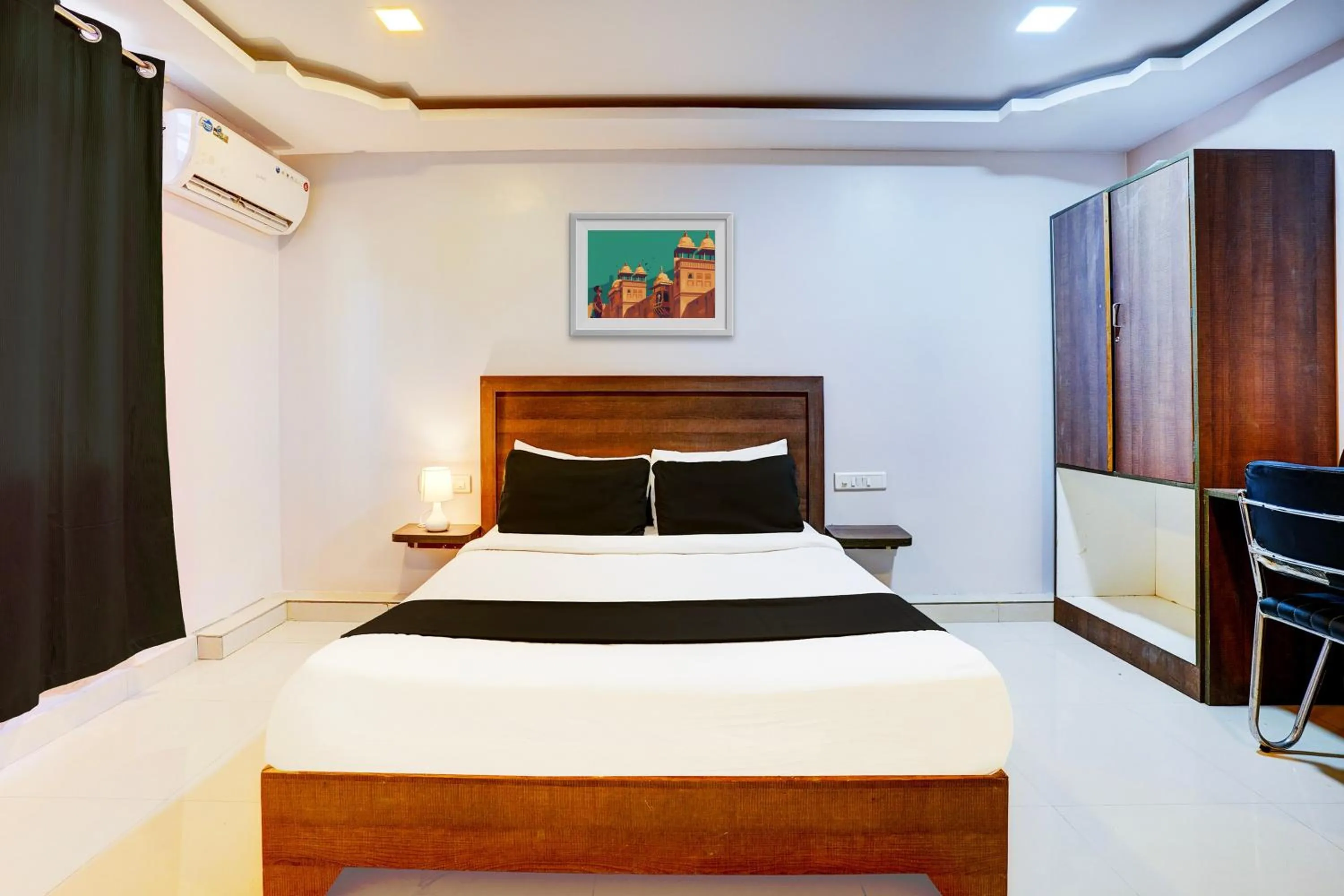 Bedroom, Bed in Super Hotel O Cricotel