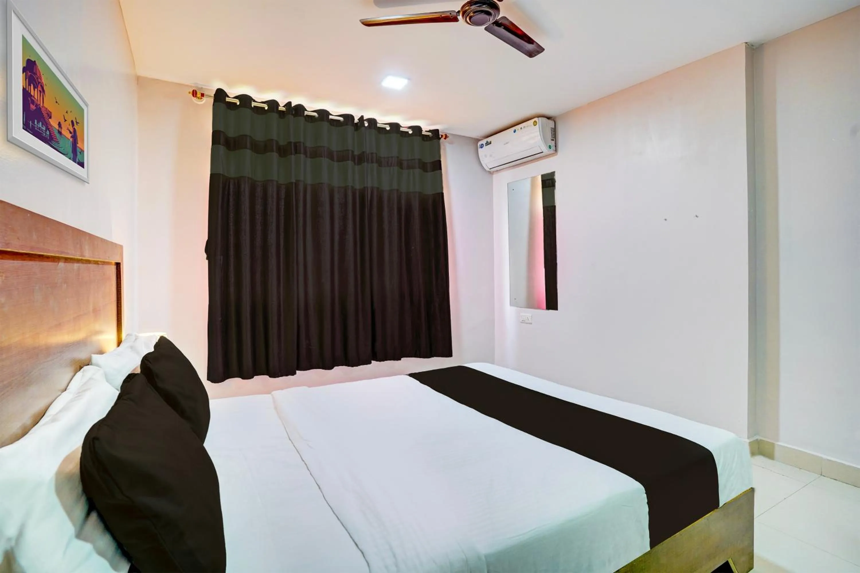 Bedroom, Bed in Super Hotel O Cricotel