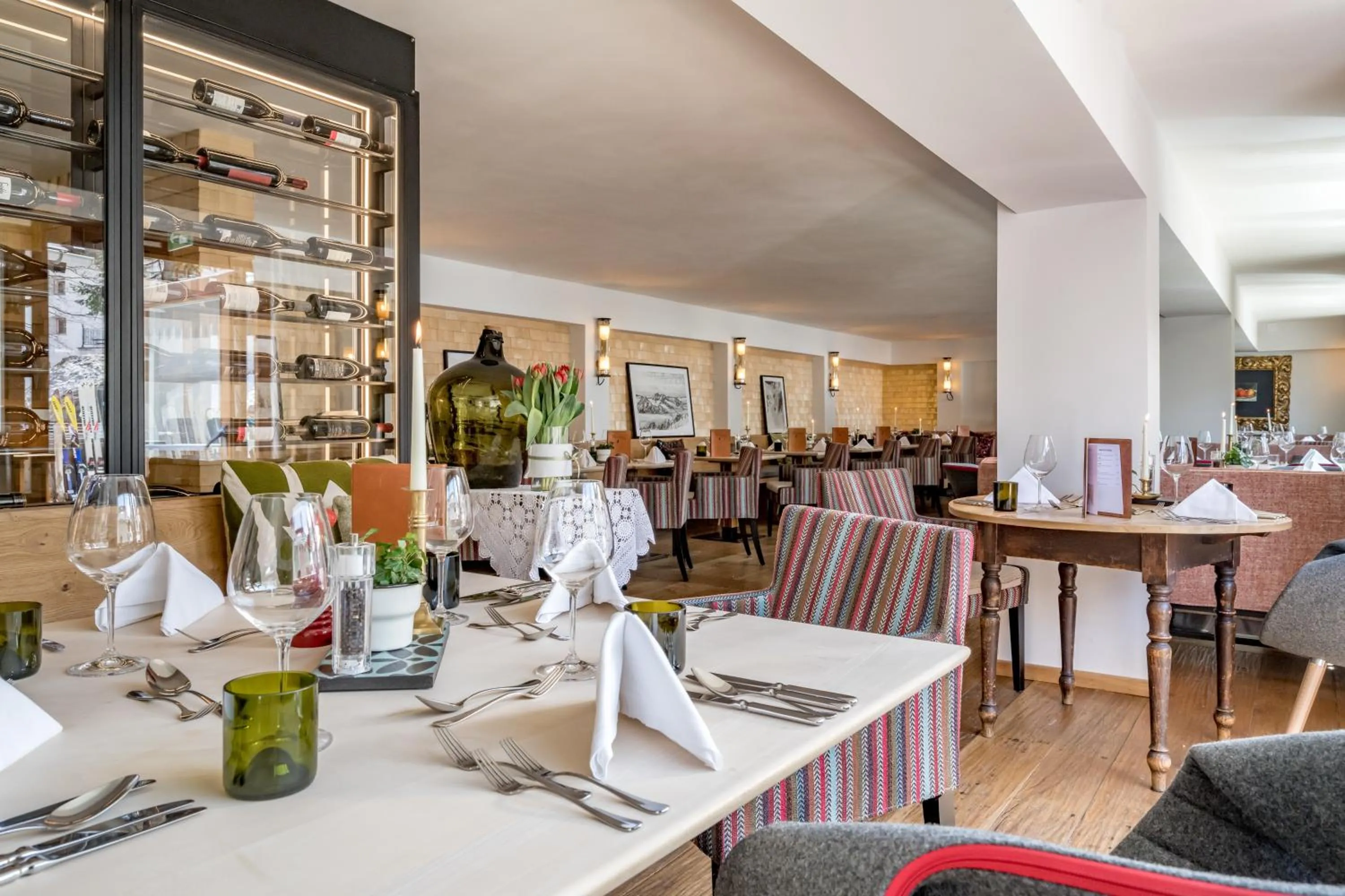 Restaurant/places to eat in Mondschein Hotel & Chalet