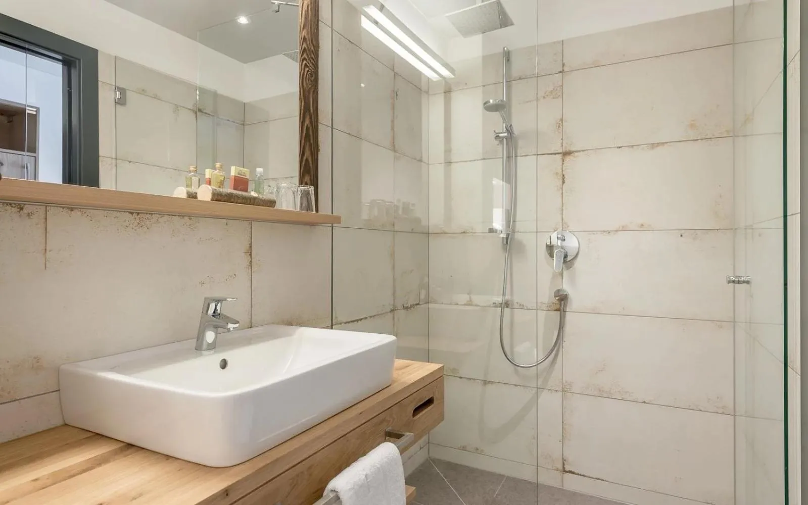 Bathroom in Mondschein Hotel & Chalet