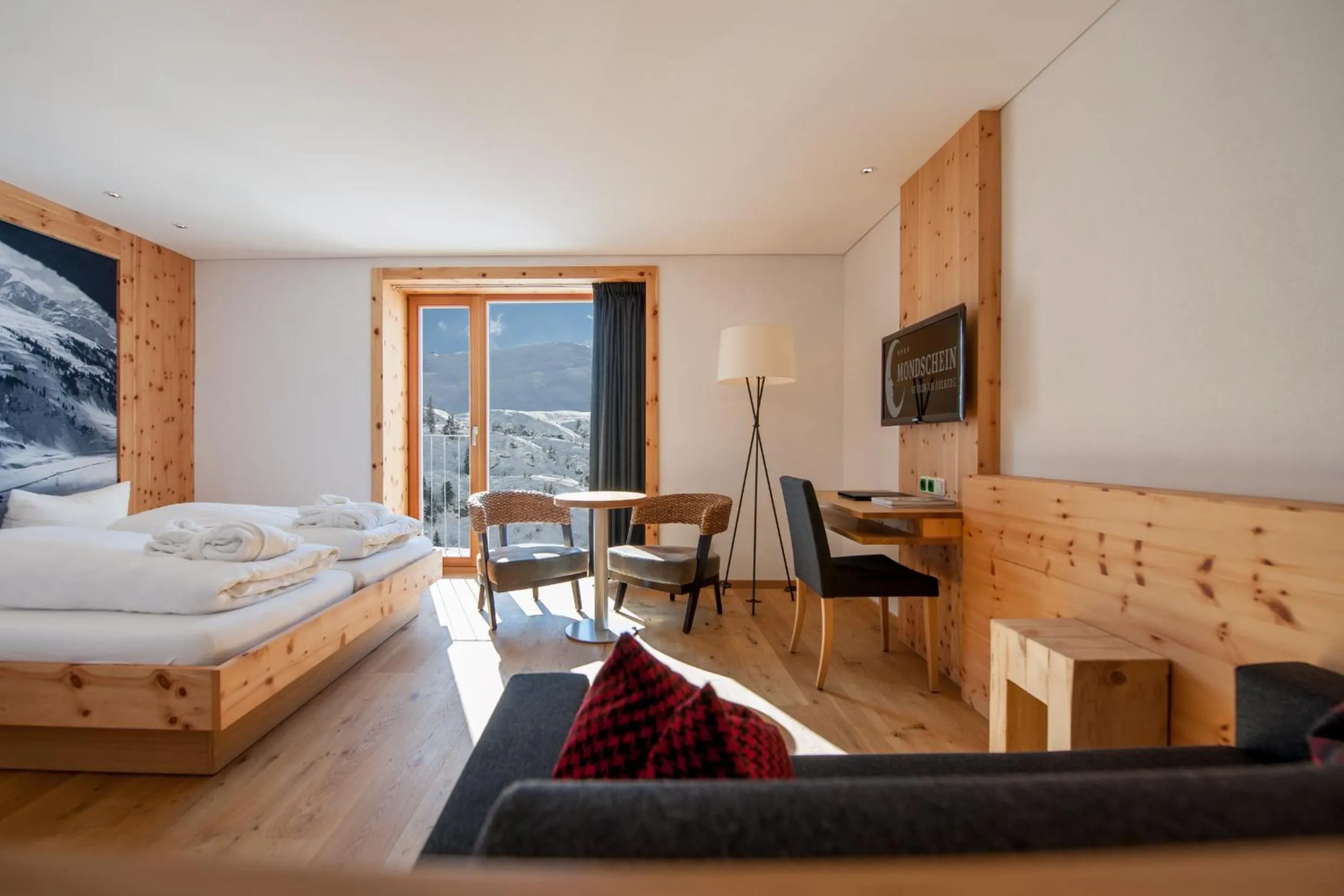 Photo of the whole room, Bed in Mondschein Hotel & Chalet