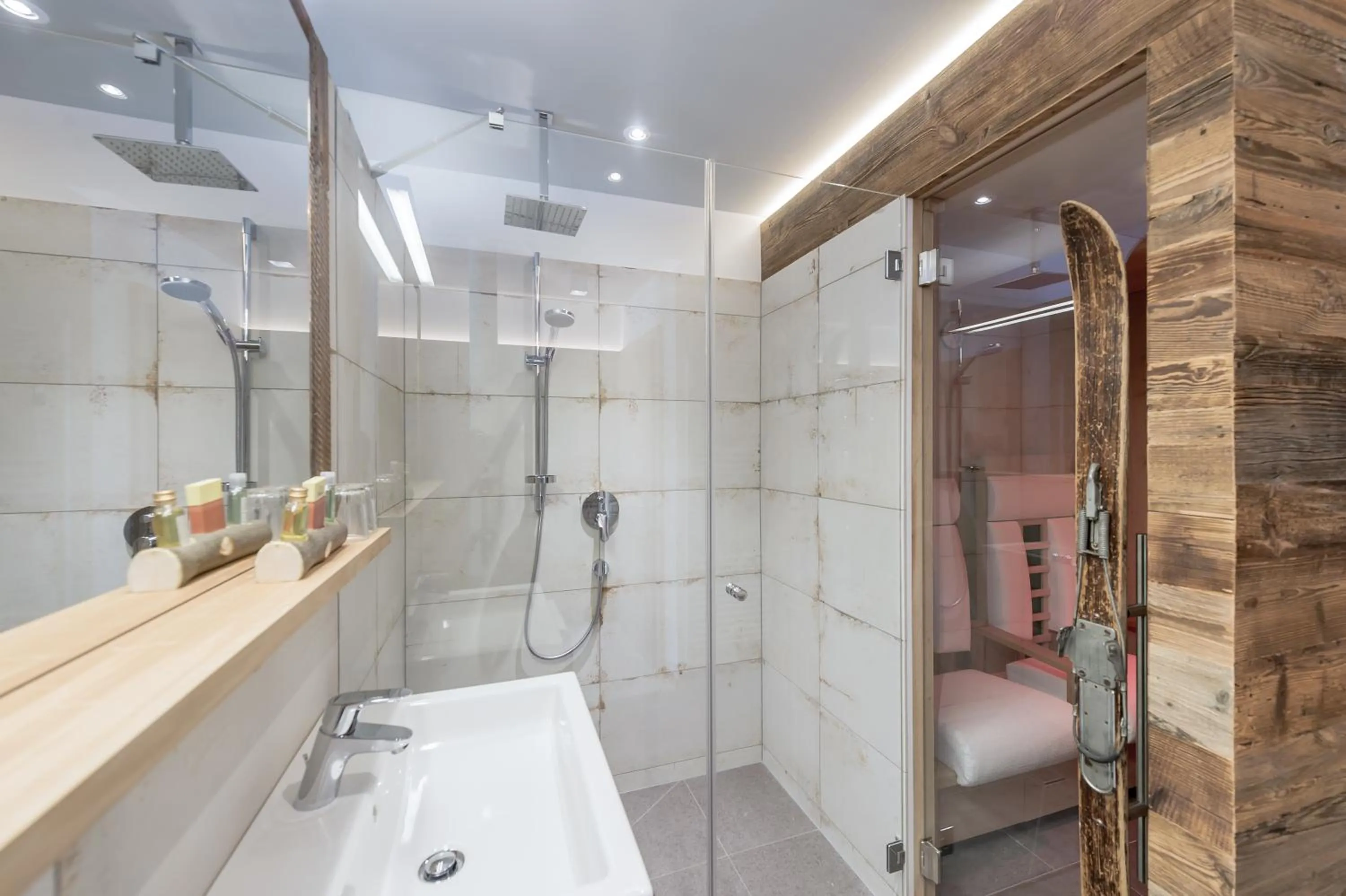 Bathroom in Mondschein Hotel & Chalet