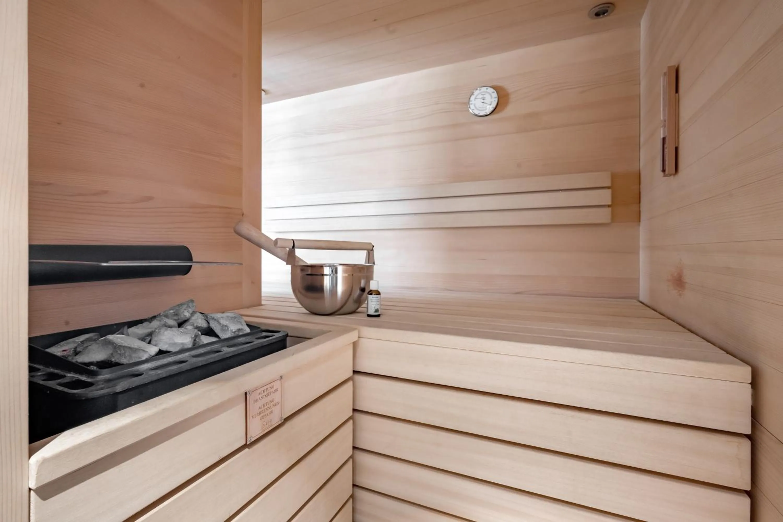 Sauna in Mondschein Hotel & Chalet