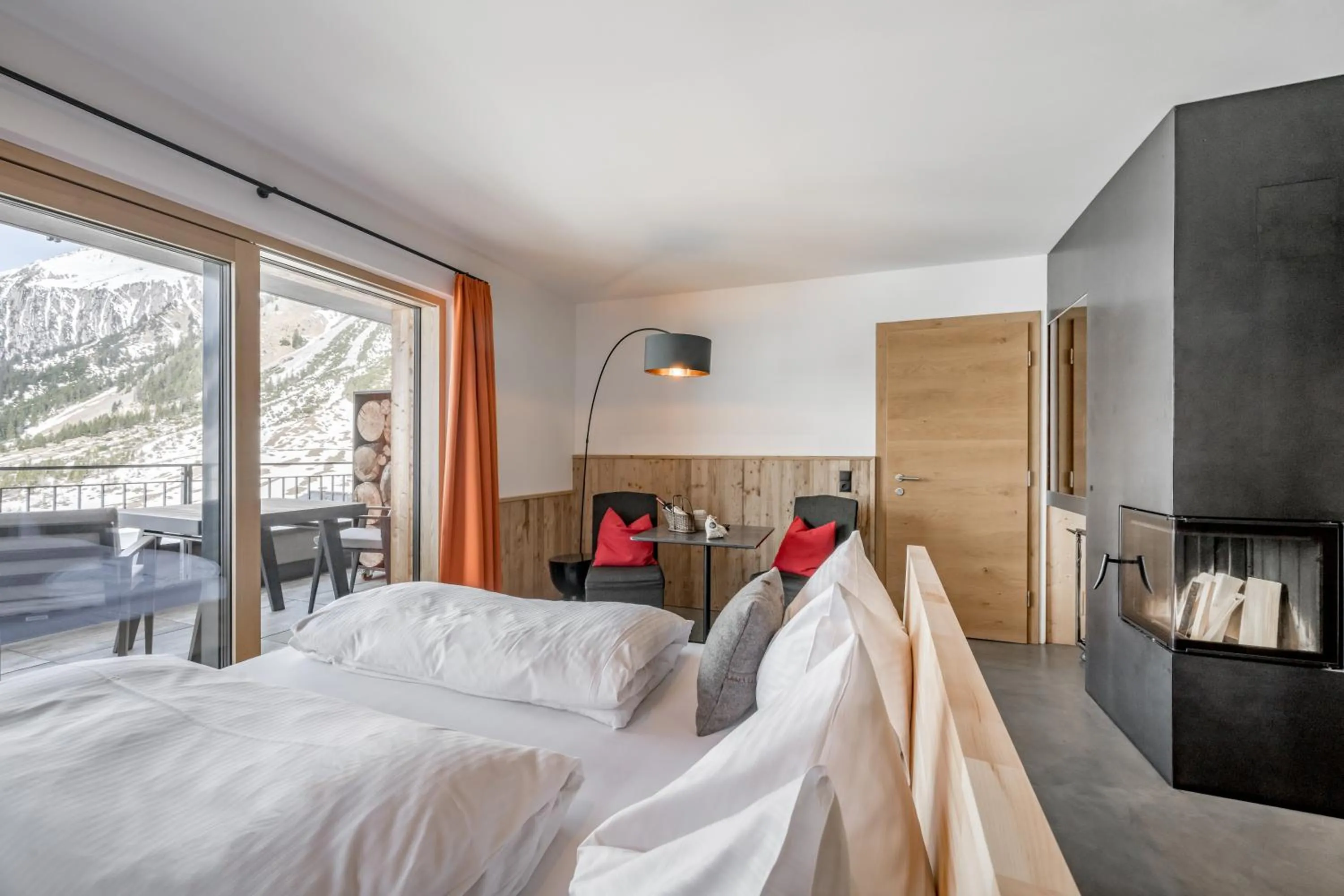 Photo of the whole room, Bed in Mondschein Hotel & Chalet