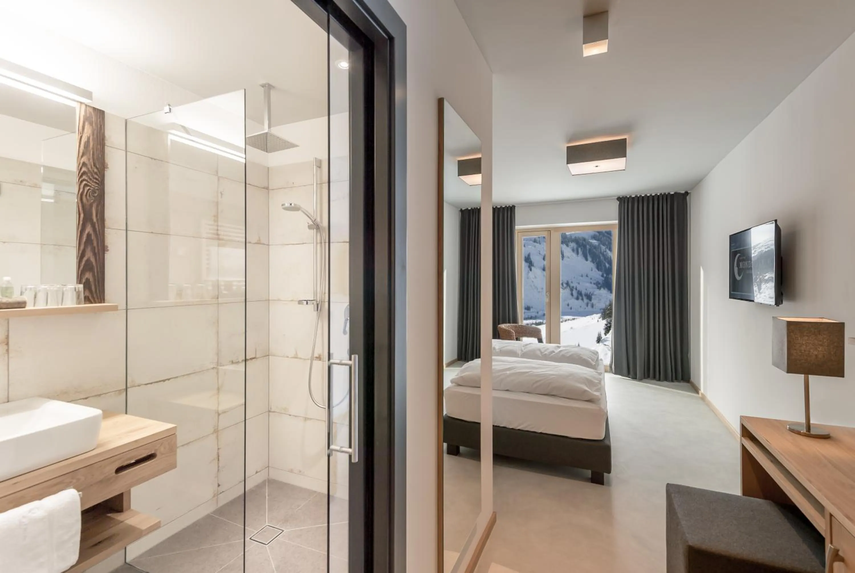 Bathroom, Bed in Mondschein Hotel & Chalet