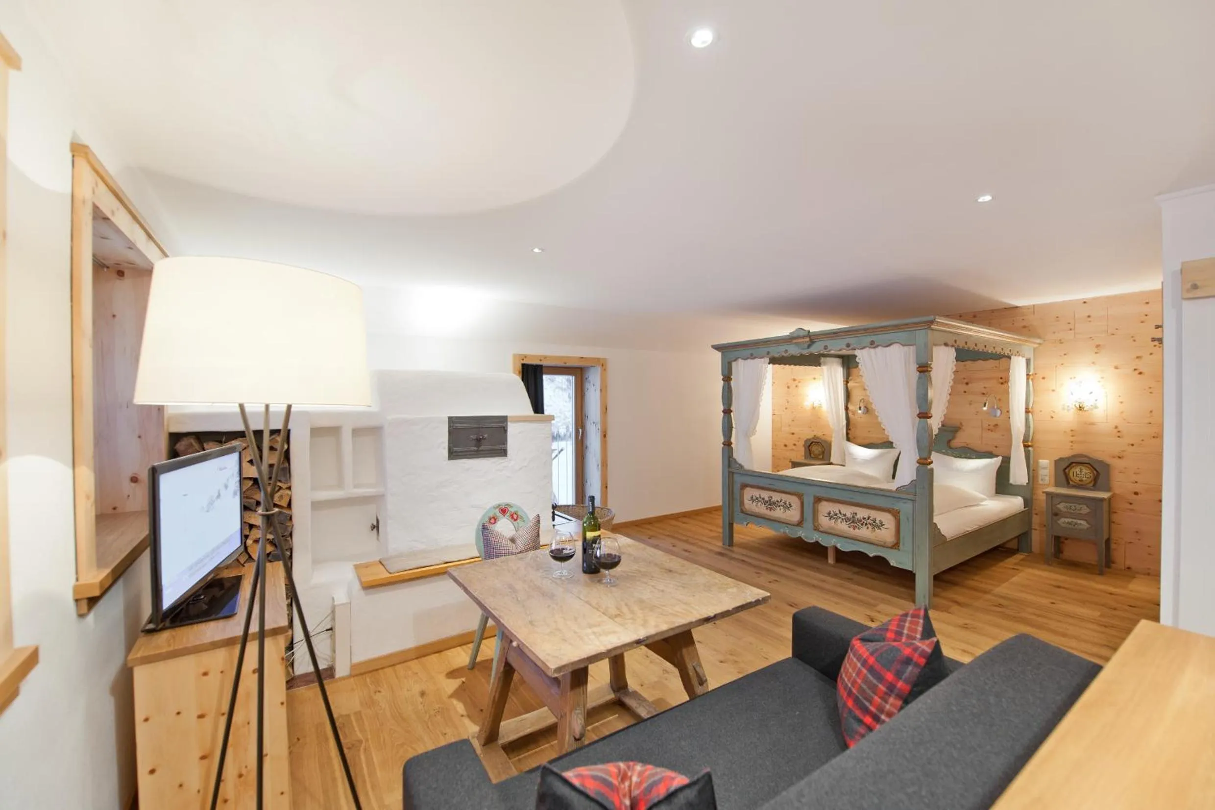 Photo of the whole room, Bed in Mondschein Hotel & Chalet