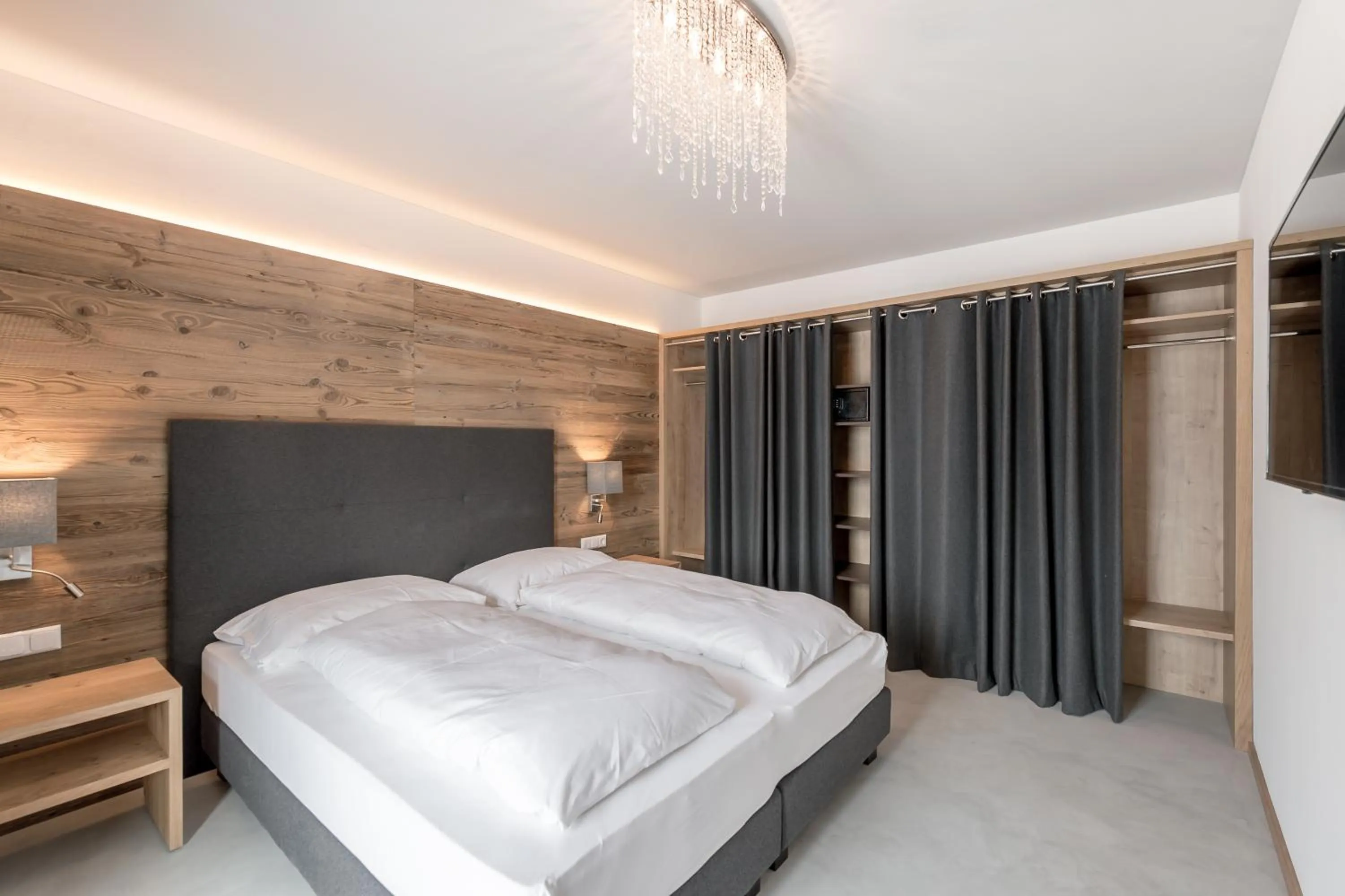 View (from property/room), Bed in Mondschein Hotel & Chalet